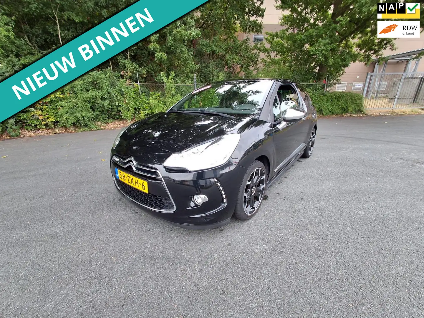 Citroen DS3 1.2 VTi Chic LEUKE AUTO RIJDT EN SCHAKELT GOED Zwart - 1