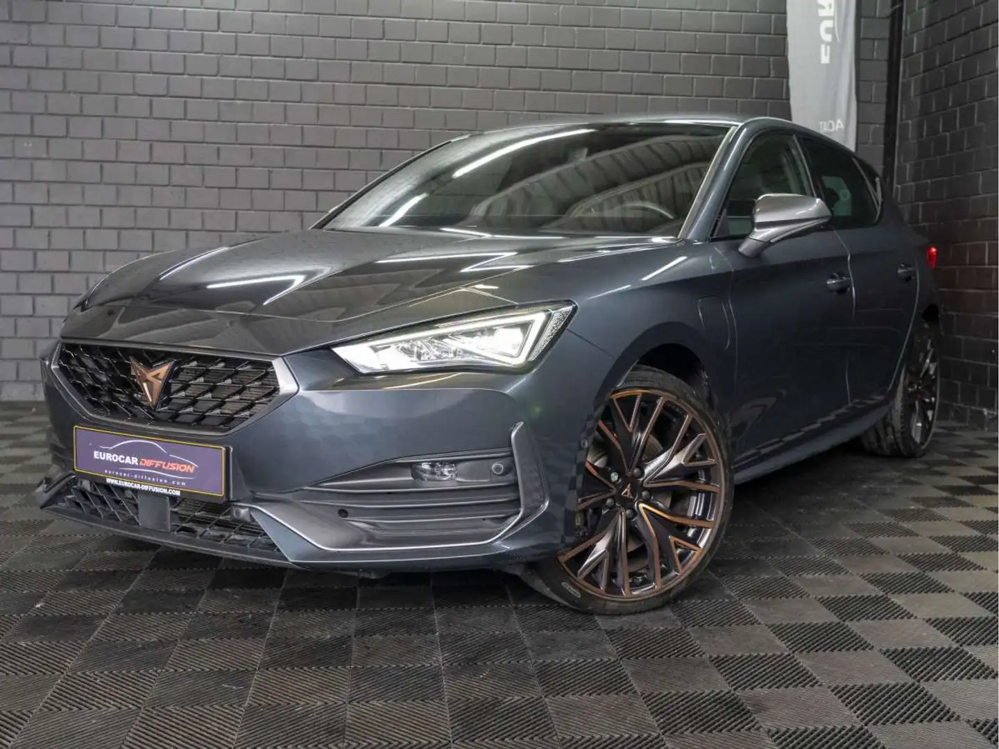 CUPRA Leon VZ 245CV eHybrid DSG6 ** Volant SS ** Caméra ** Gris - 1
