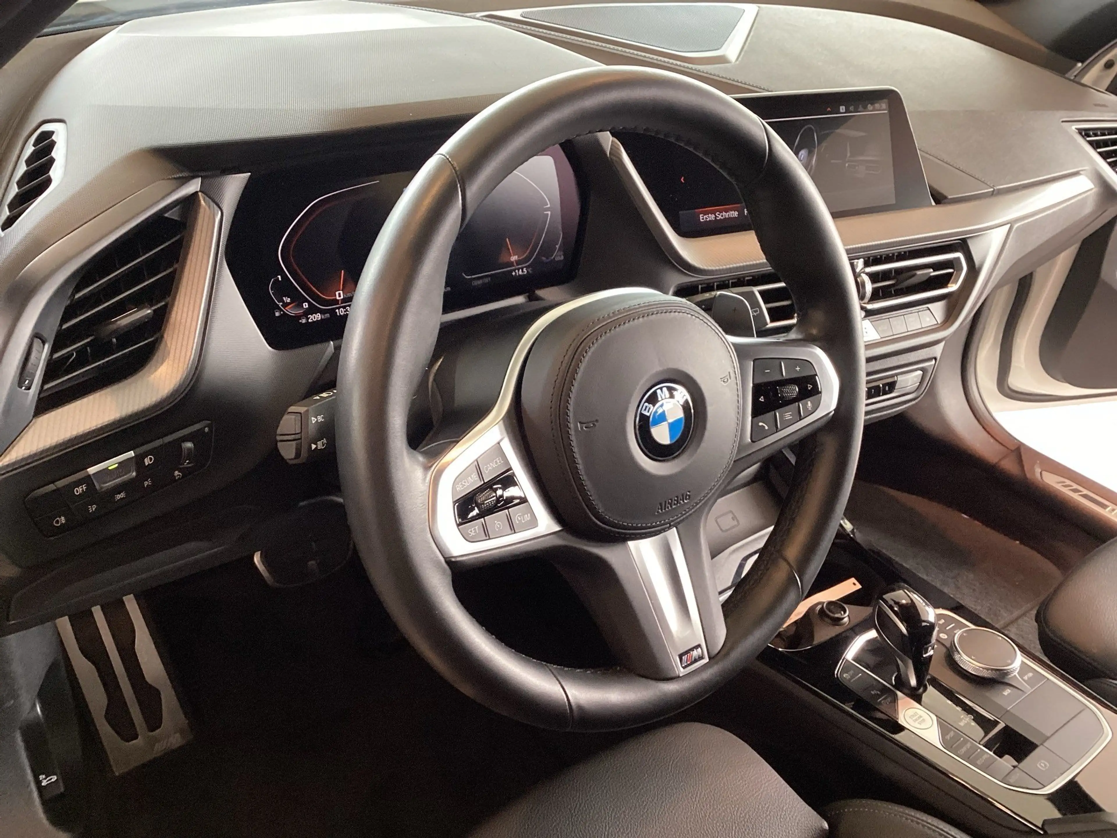 BMW 135 M135i xDrive Hatch — photo 2