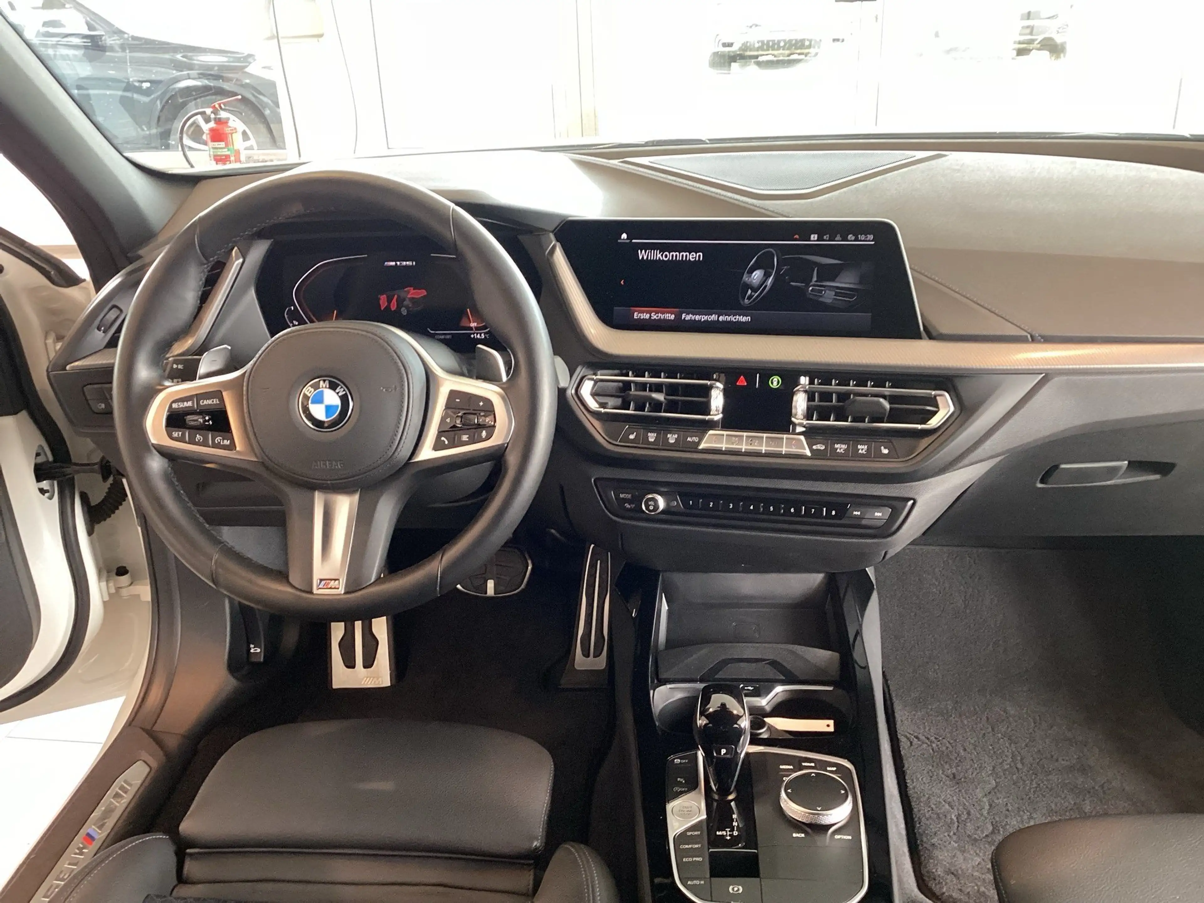 BMW 135 M135i xDrive Hatch — photo 11