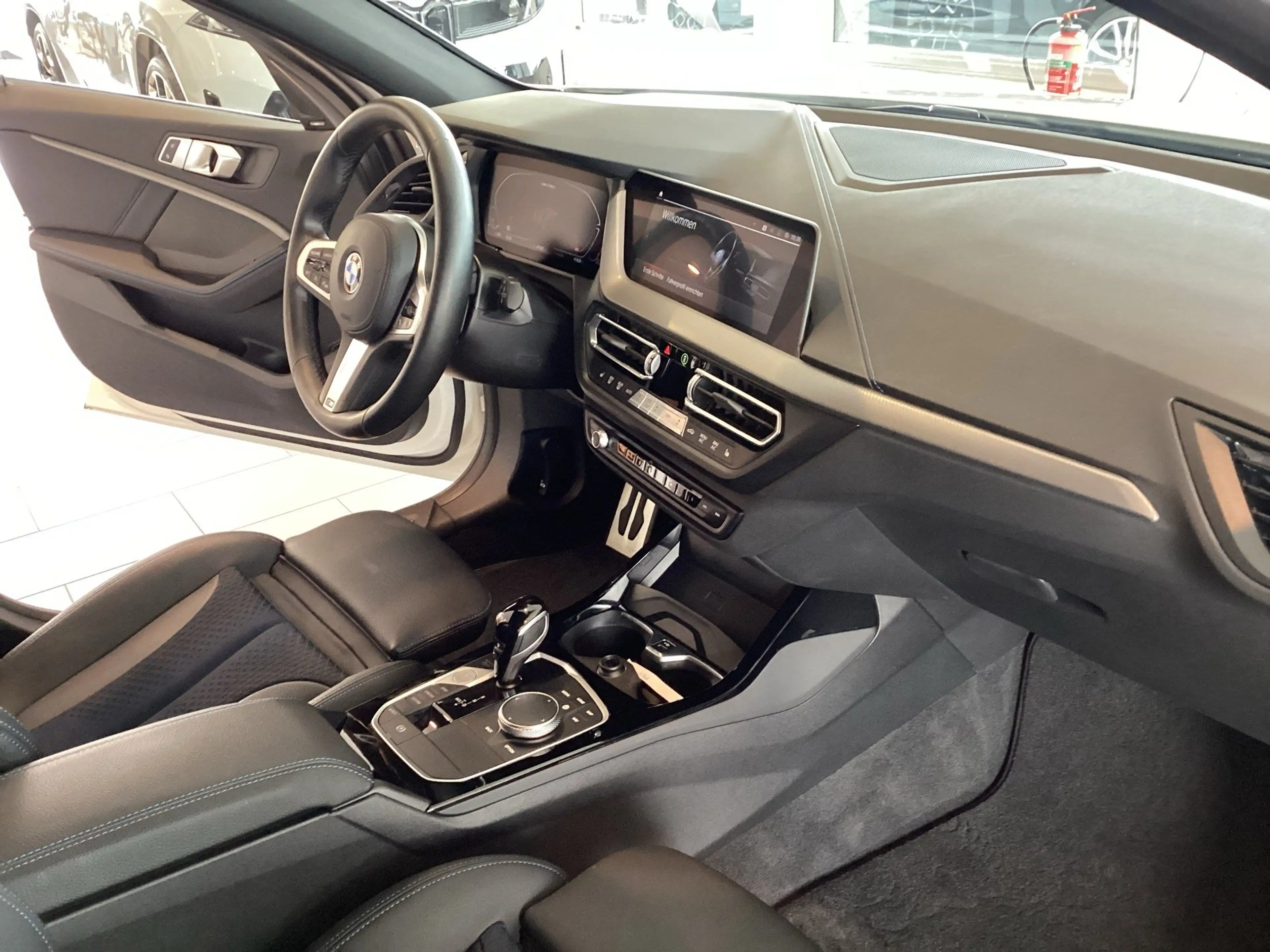 BMW 135 M135i xDrive Hatch — photo 10