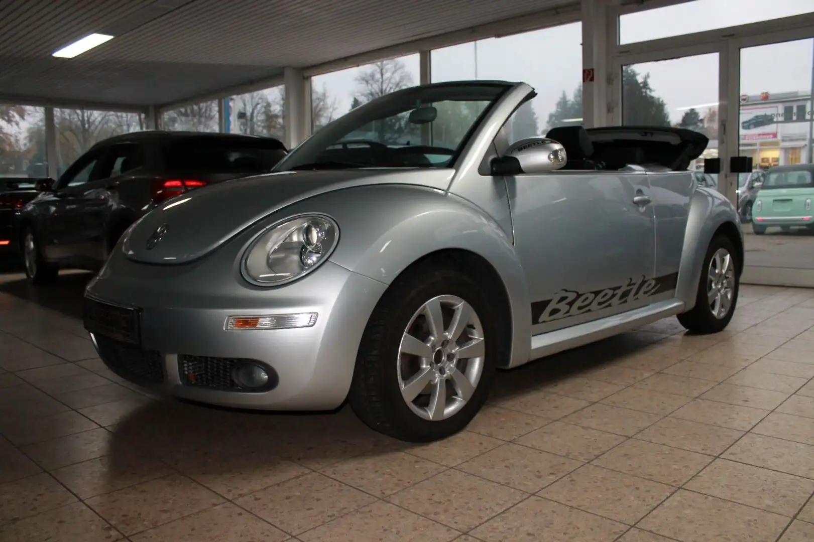 Volkswagen New Beetle Cabriolet 1.6 United Silber - 1