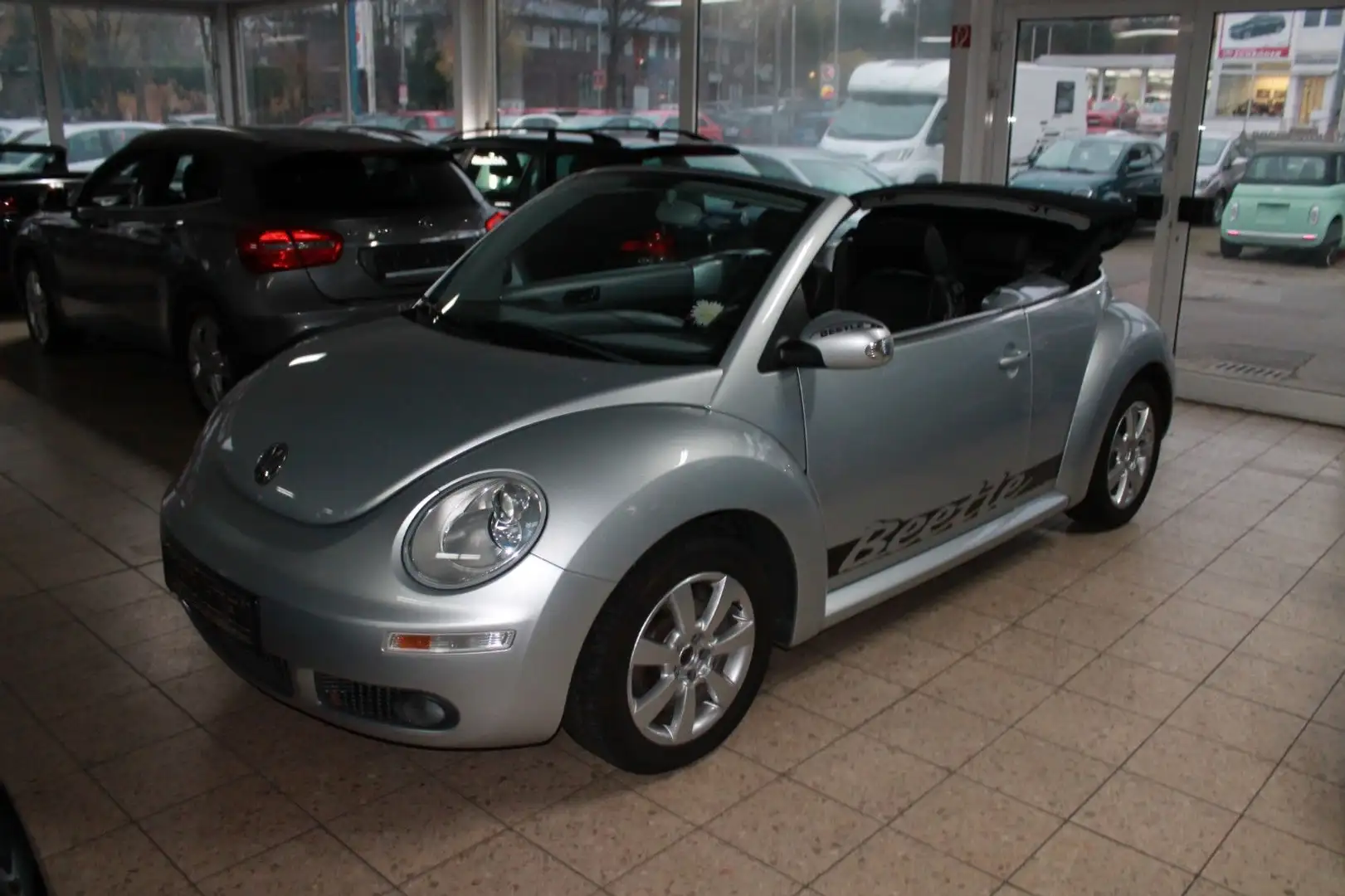 Volkswagen New Beetle Cabriolet 1.6 United Silber - 2