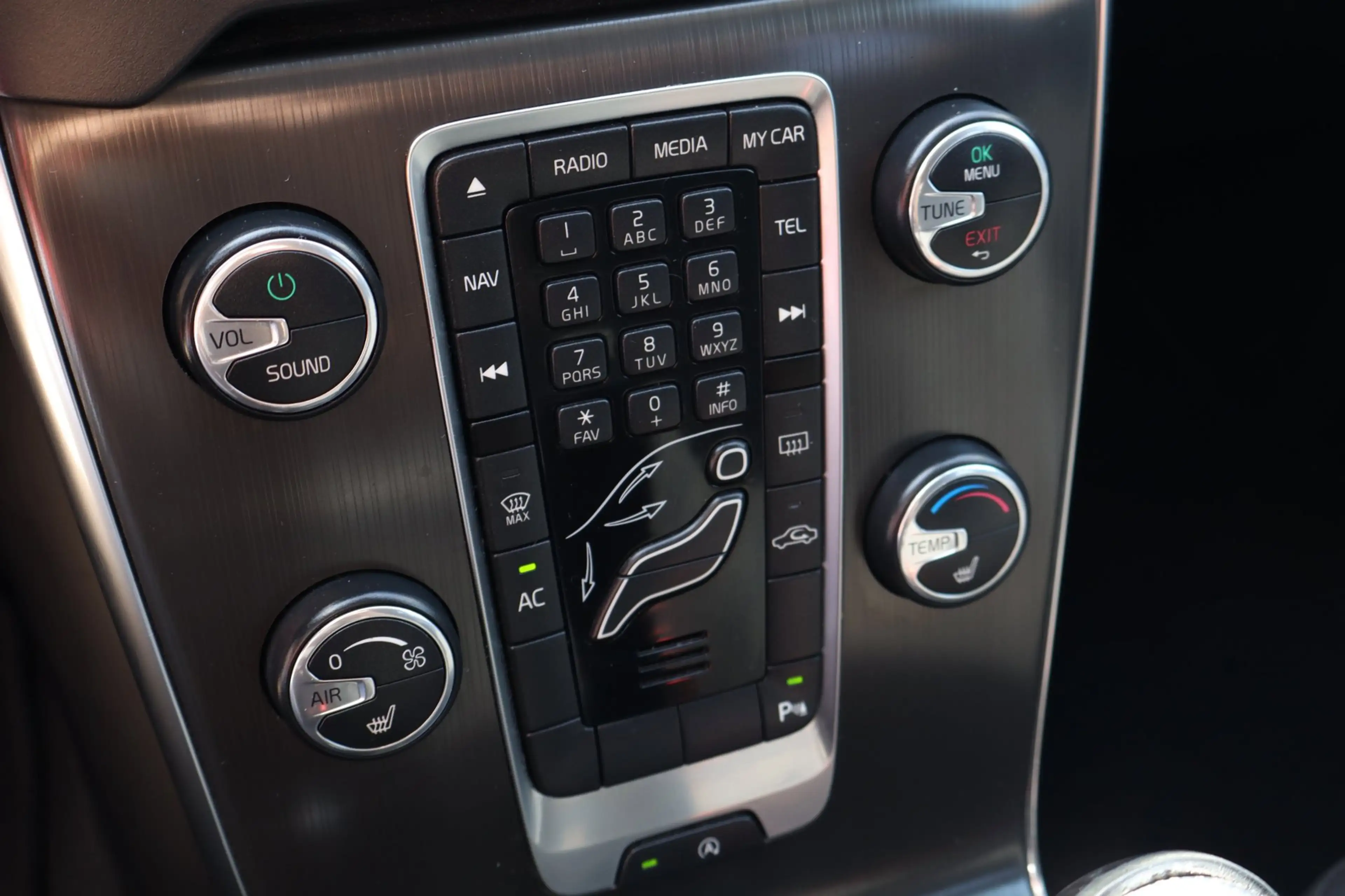 Volvo V40 1.6 T2 Summum - Navi - Stoelverwarming — photo 8