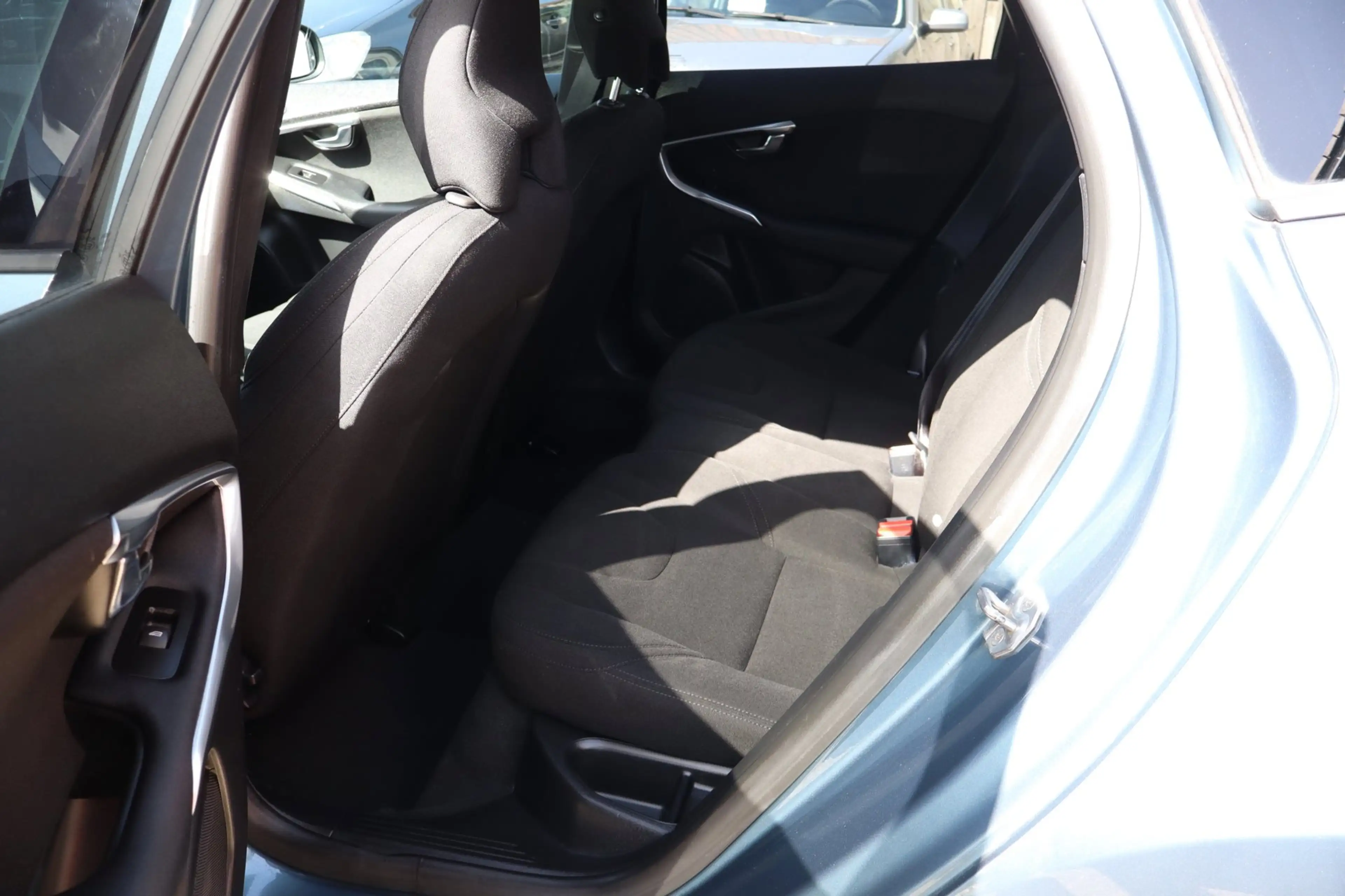 Volvo V40 1.6 T2 Summum - Navi - Stoelverwarming — photo 17
