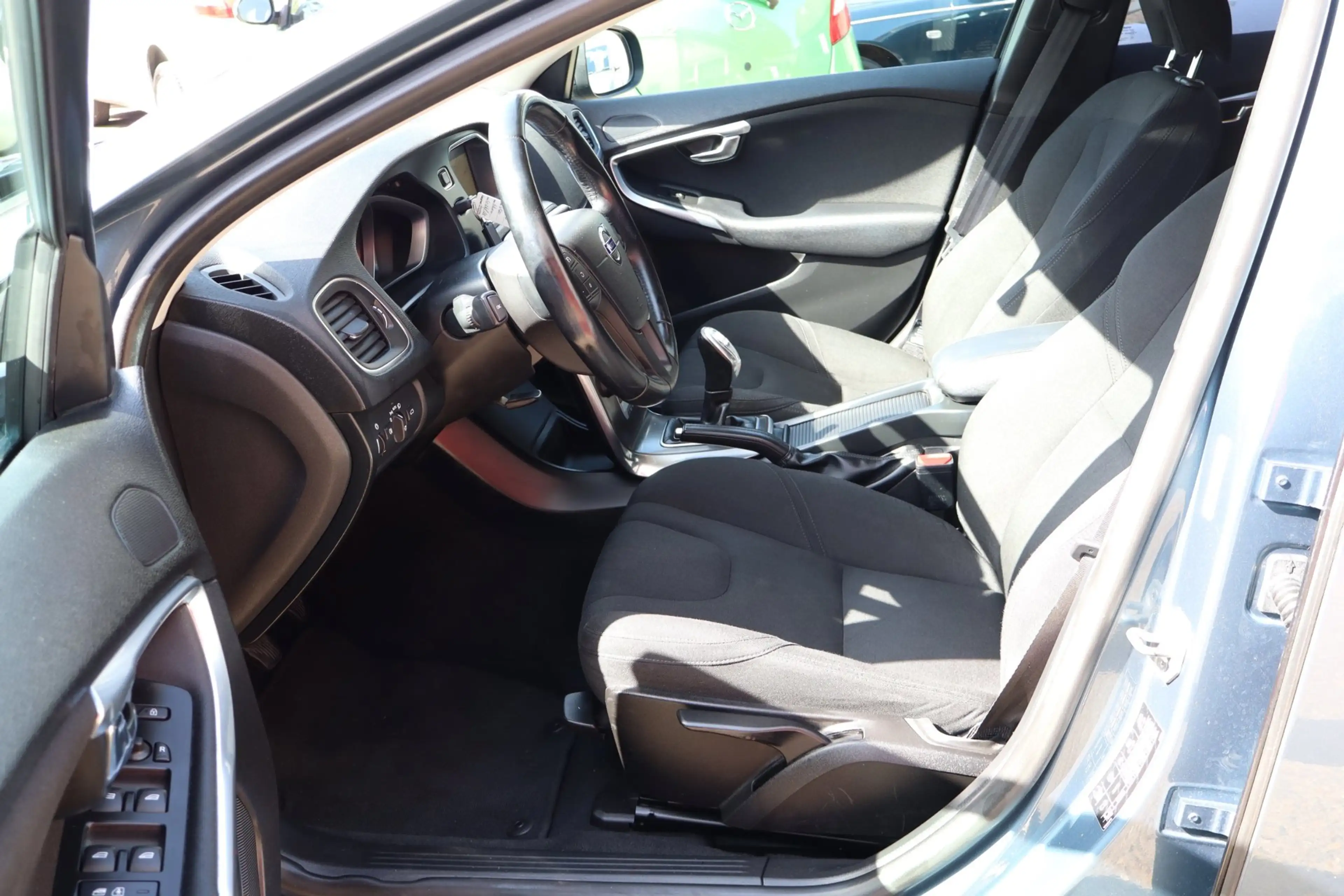 Volvo V40 1.6 T2 Summum - Navi - Stoelverwarming — photo 21