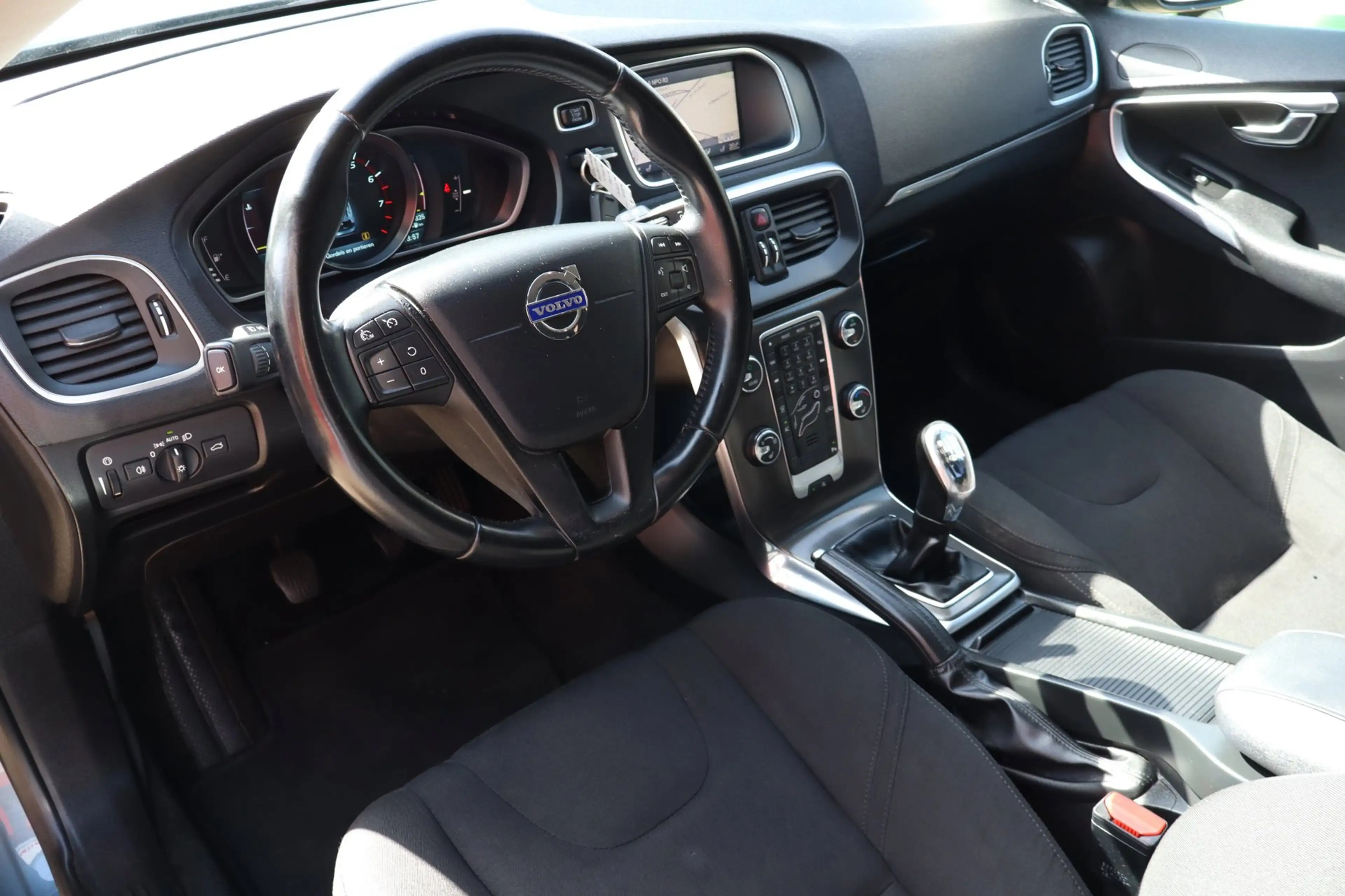 Volvo V40 1.6 T2 Summum - Navi - Stoelverwarming — photo 9