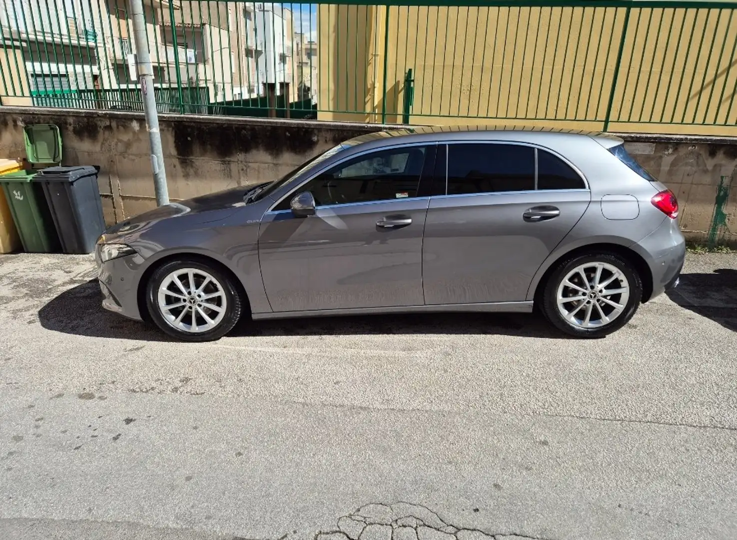 Mercedes-Benz A 180 A 180 d Sport auto Grigio - 2