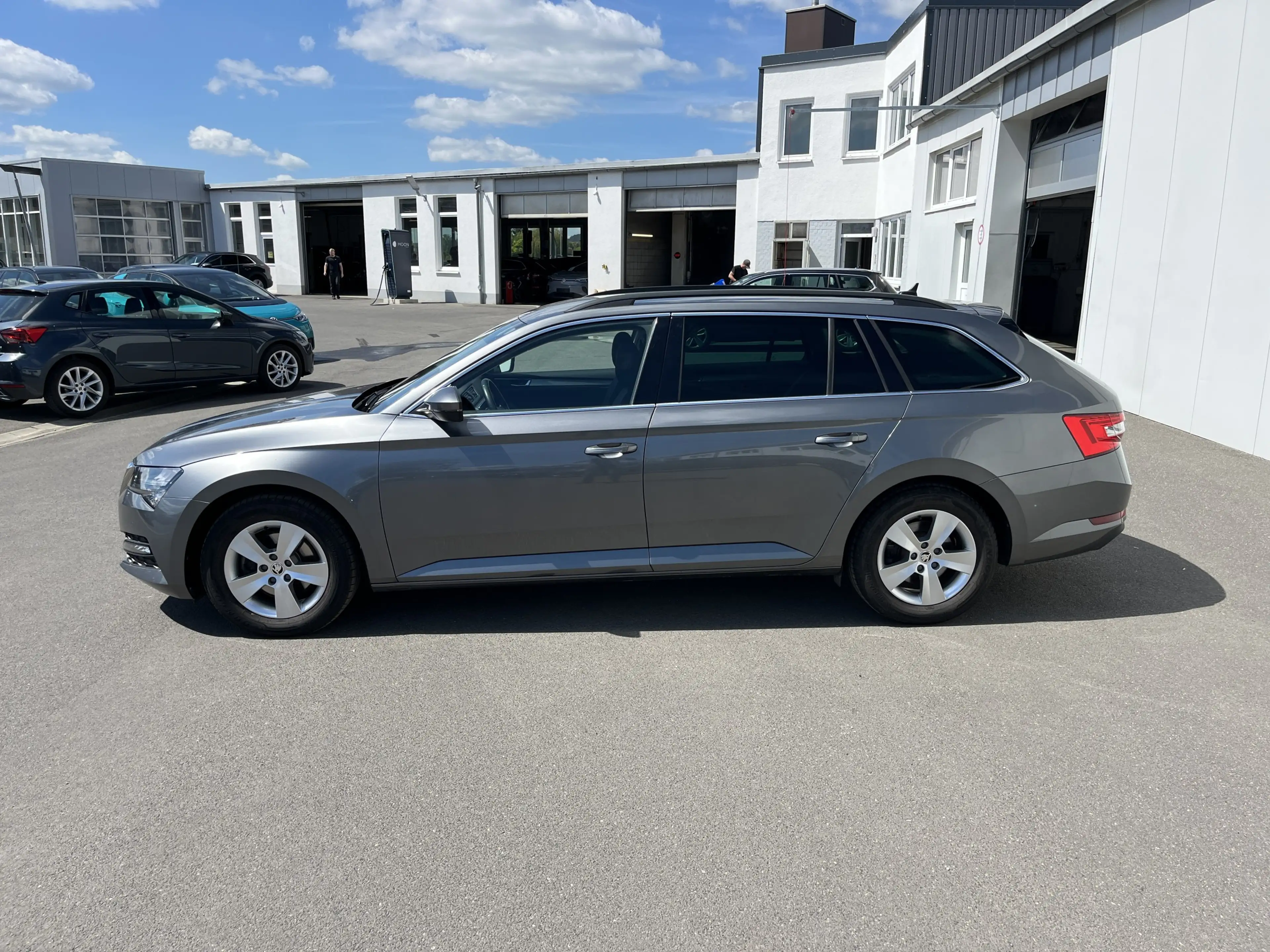 Skoda Superb Combi 2.0 TDI DSG Ambition 125€ m.20% Anz. STHZ — photo 2
