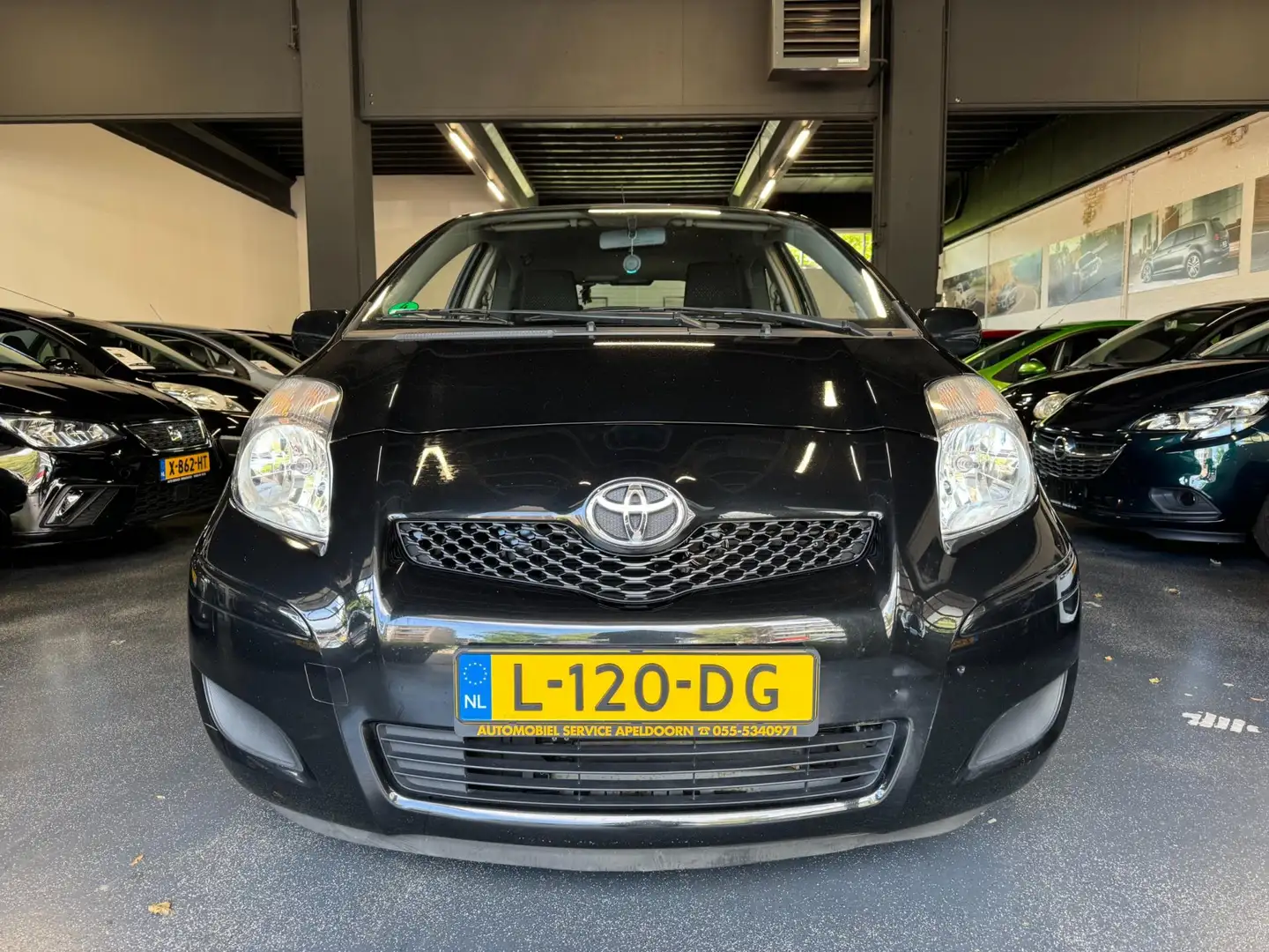 Toyota Yaris 1.0 VVT- i Access*AIRCO*STUURBEKR.*ELLEK.PAKKET*AU Zwart - 2