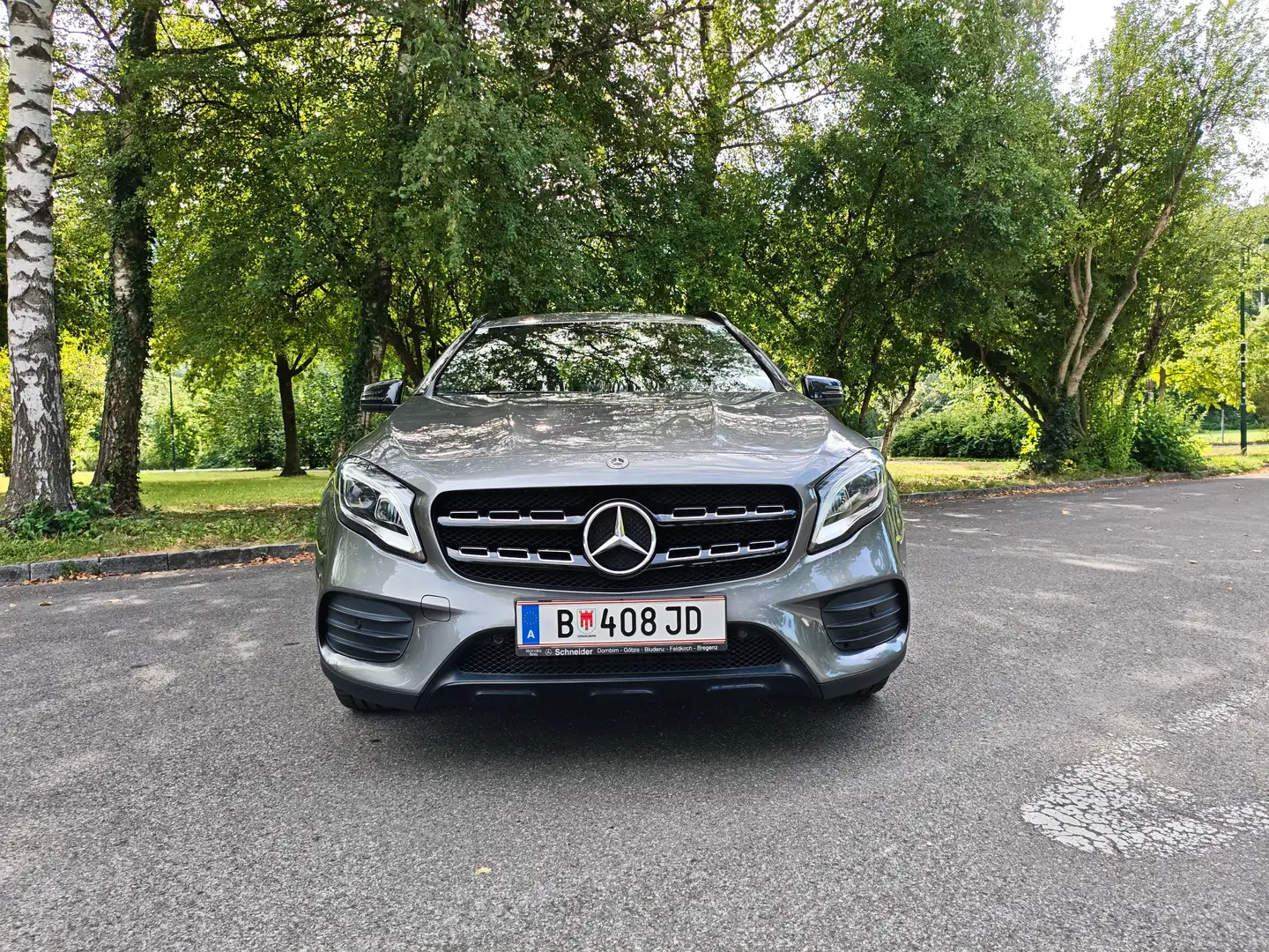 Mercedes-Benz GLA 200 GLA 200 d Aut. Grau - 2