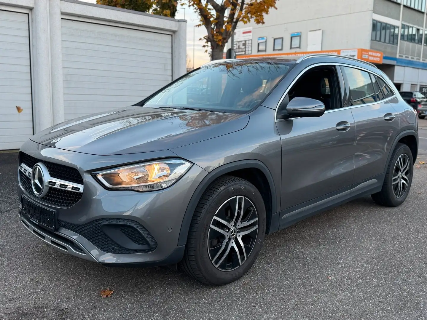 Mercedes-Benz GLA 200 d 8G-DCT *1te Hand*ACC*KAMERA* Grau - 1