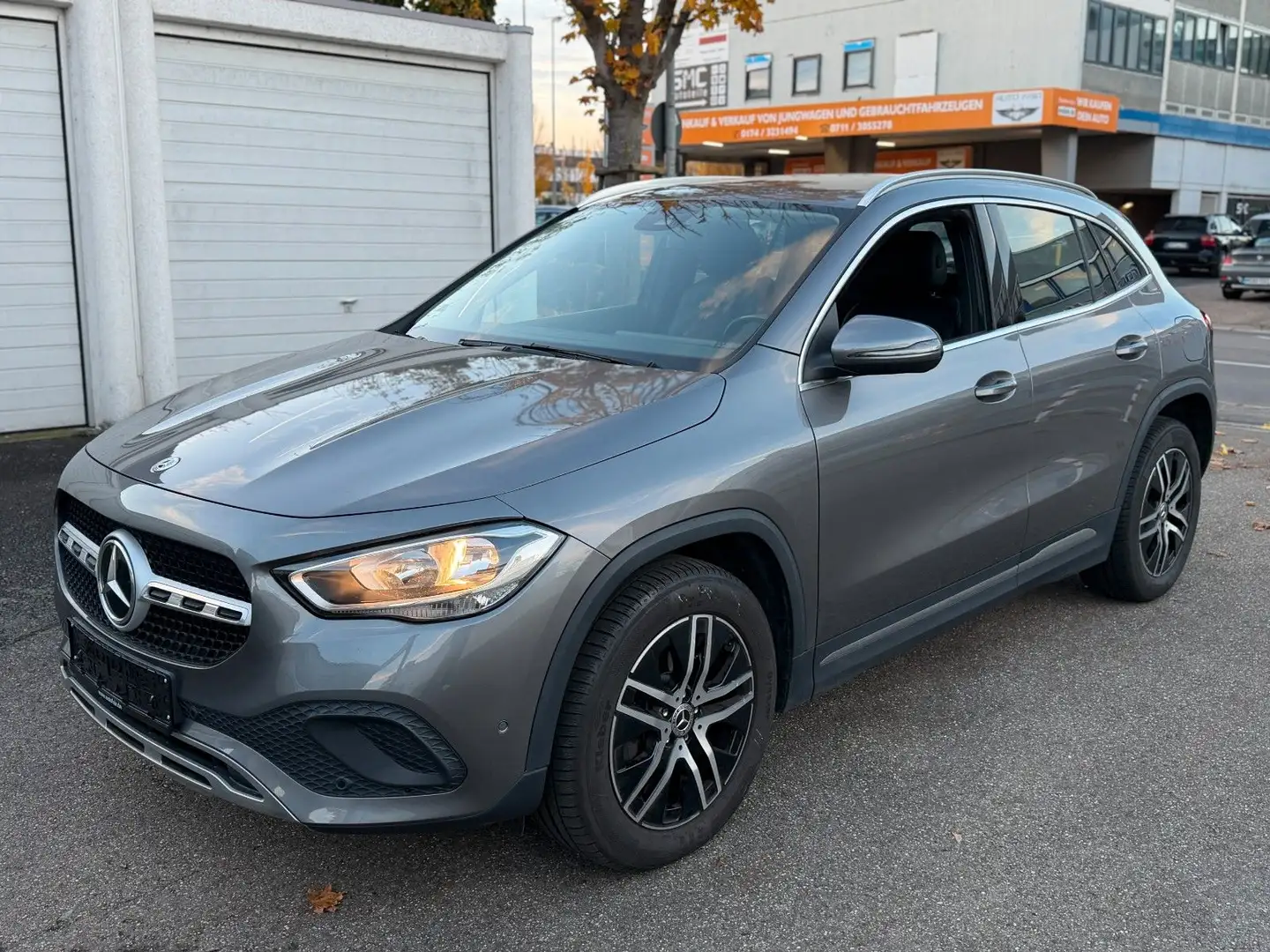Mercedes-Benz GLA 200 d 8G-DCT *1te Hand*ACC*KAMERA* Grau - 2