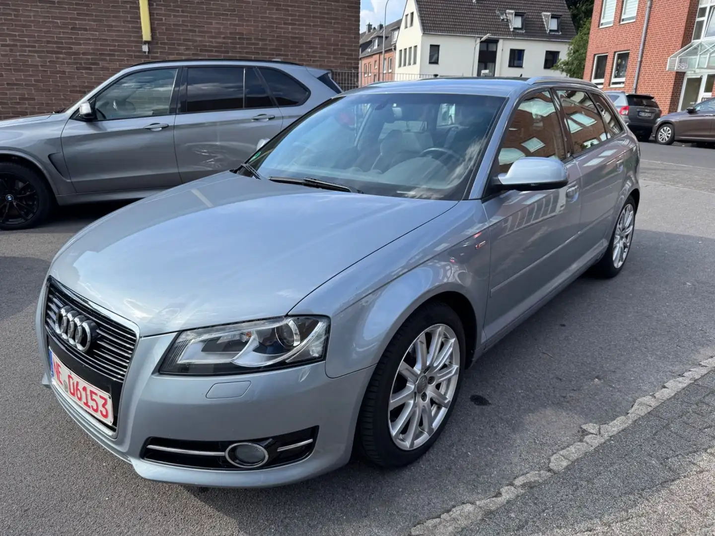 Audi A3 1.4 TFSI S line Navi-Leder-Xenon-PDC-SHZ Silber - 1
