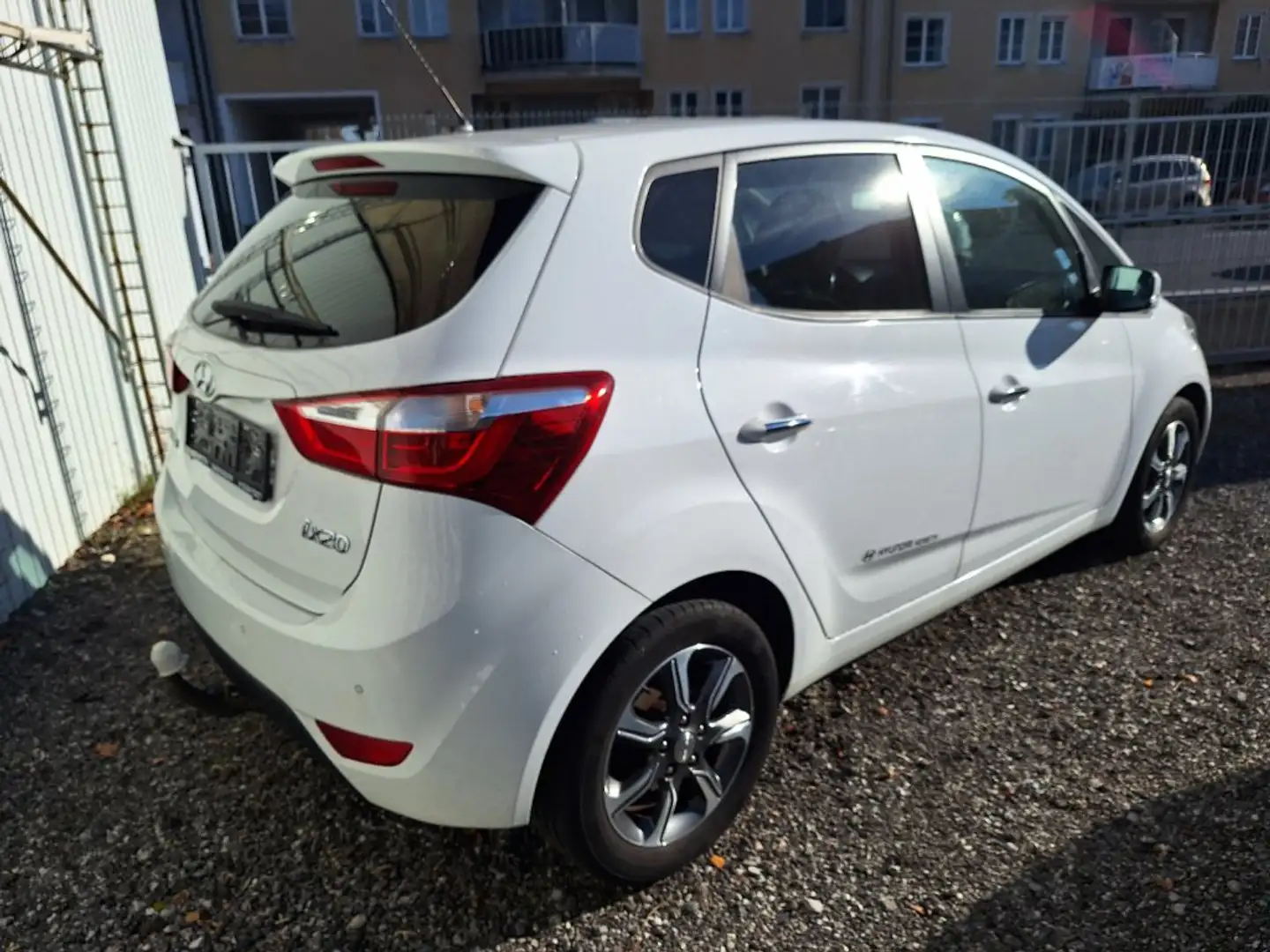 Hyundai iX20 Edition 25 1,4 CVVT 203j Weiß - 2