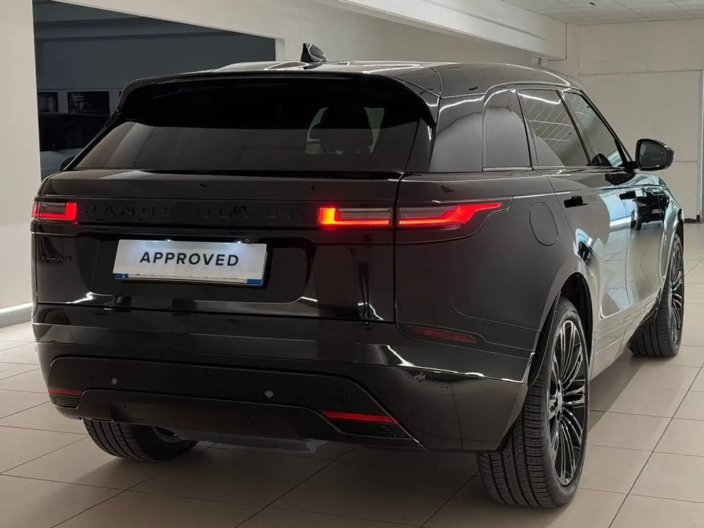 Land Rover Range Rover Velar LAND ROVER 2.0D I4 204 CV Dynamic SE Noir - 2