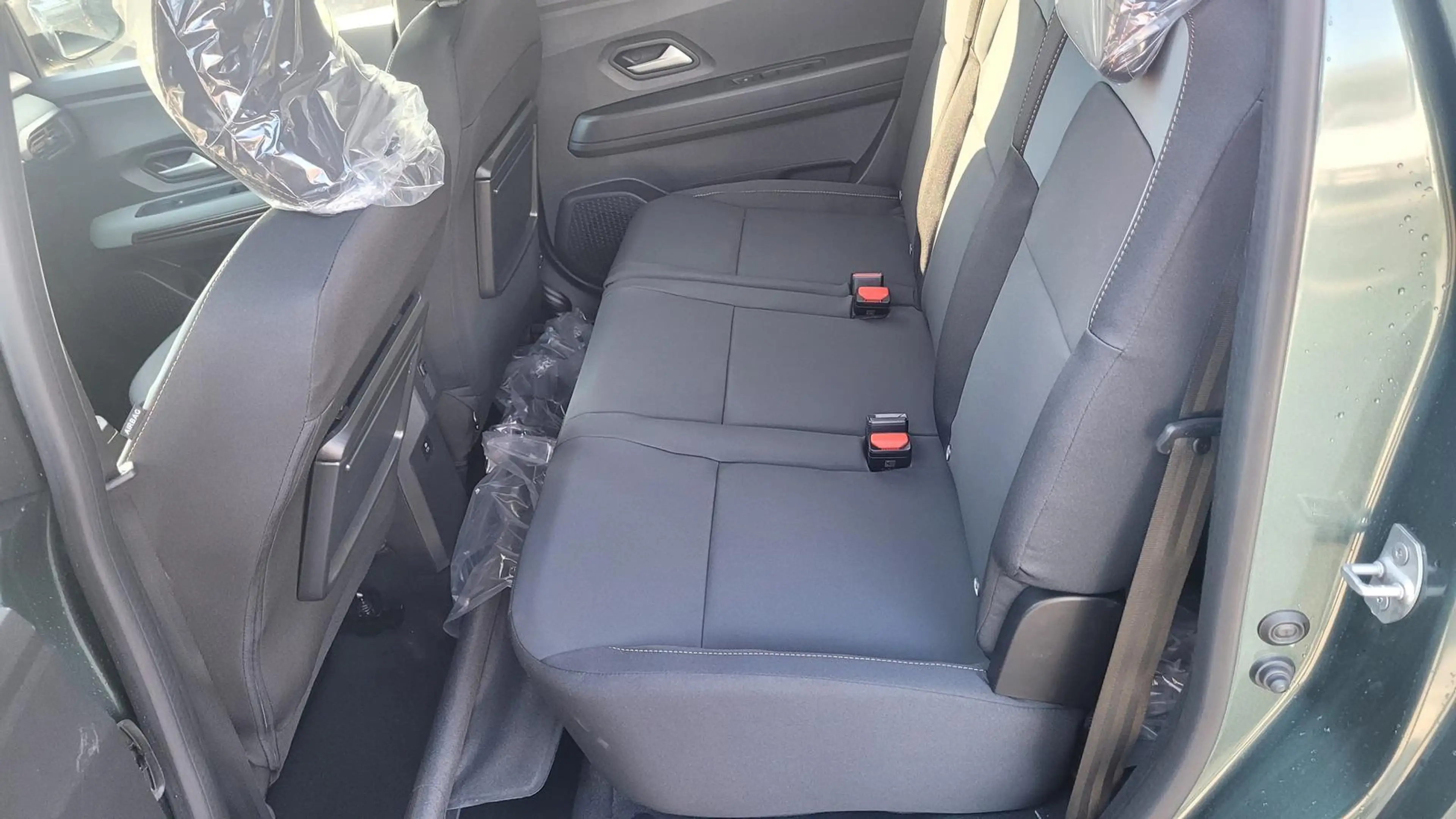 Dacia Jogger Extreme TCe110 MJ26 7-Sitzer + Winterpaket 81 k... — photo 4
