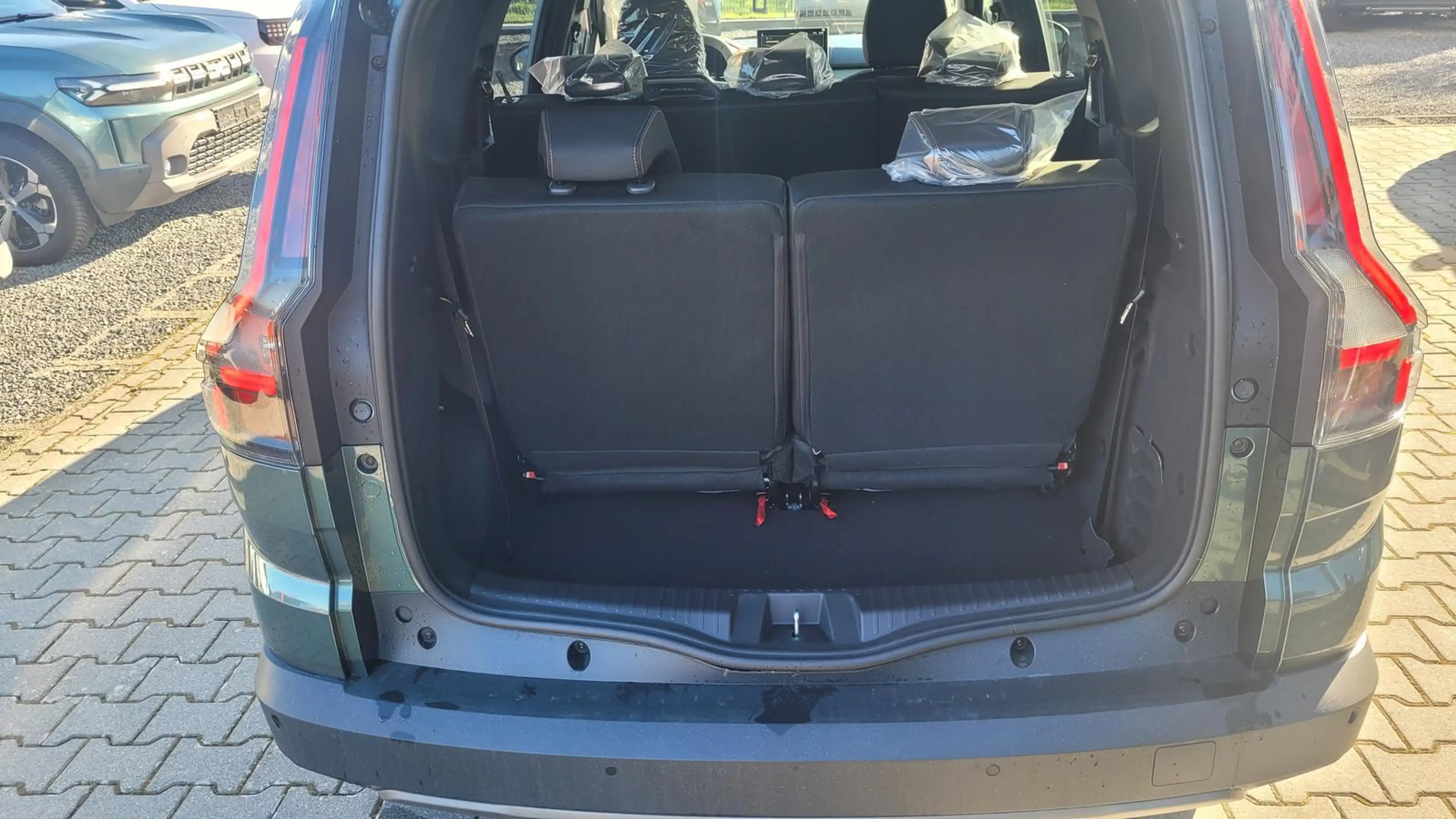 Dacia Jogger Extreme TCe110 MJ26 7-Sitzer + Winterpaket 81 k... — photo 13