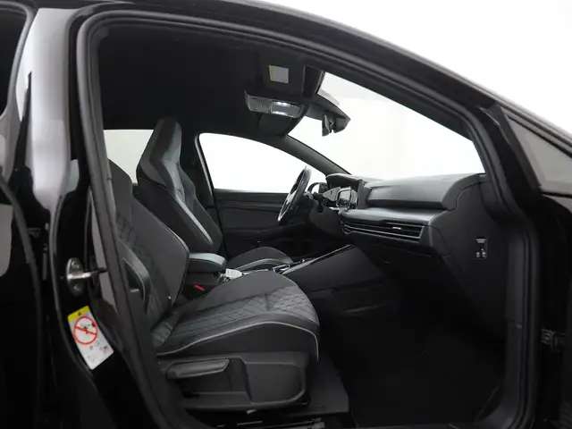 Volkswagen Golf view 3