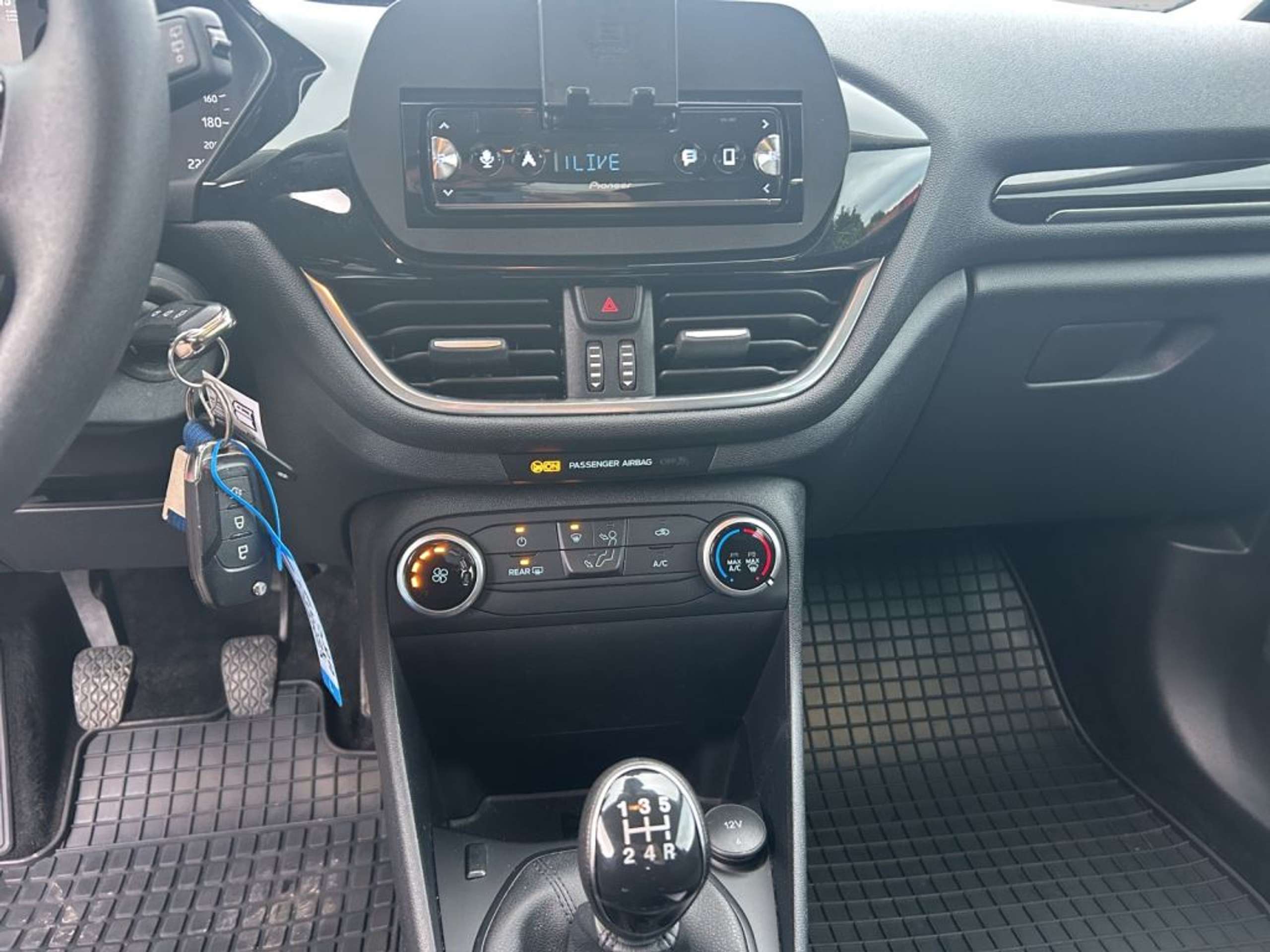 Fahrzeugabbildung Ford Fiesta 1.1 S&S TREND *KLIMA+AUDIOSYSTEM* - mit KI generiert/bearbeitet