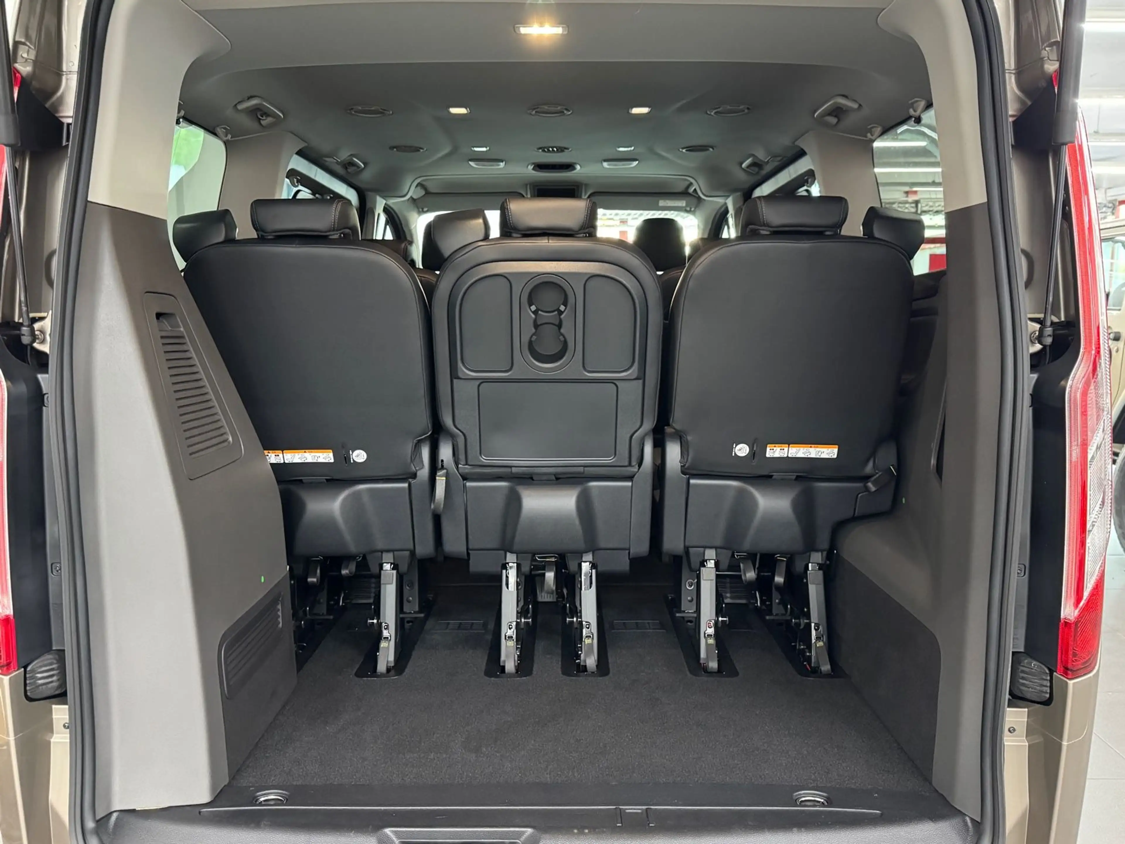 Ford Tourneo Custom Sport L1 Aut. KAMERA/CARPLAY/TOP! — photo 9