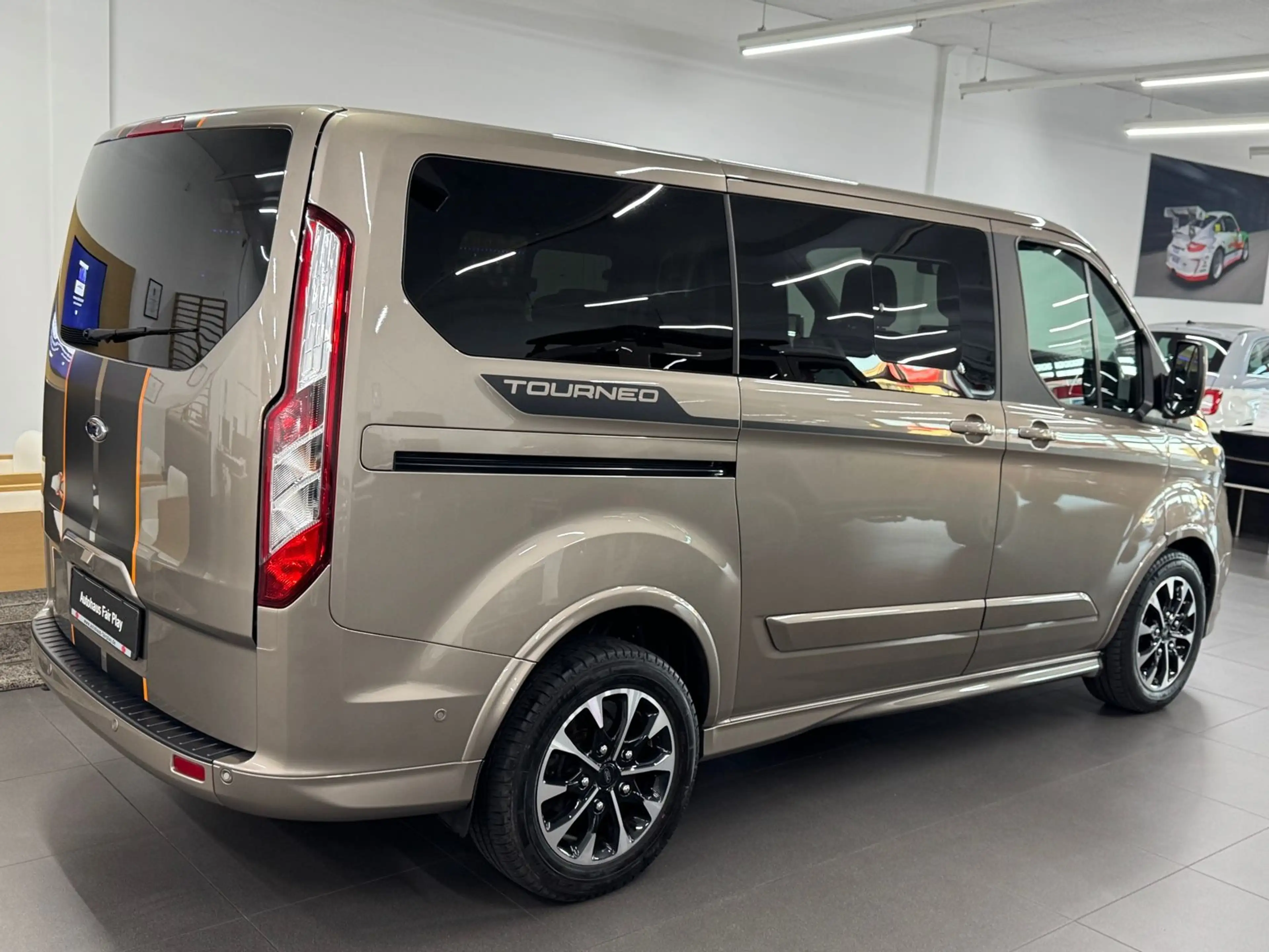 Ford Tourneo Custom Sport L1 Aut. KAMERA/CARPLAY/TOP! — photo 4