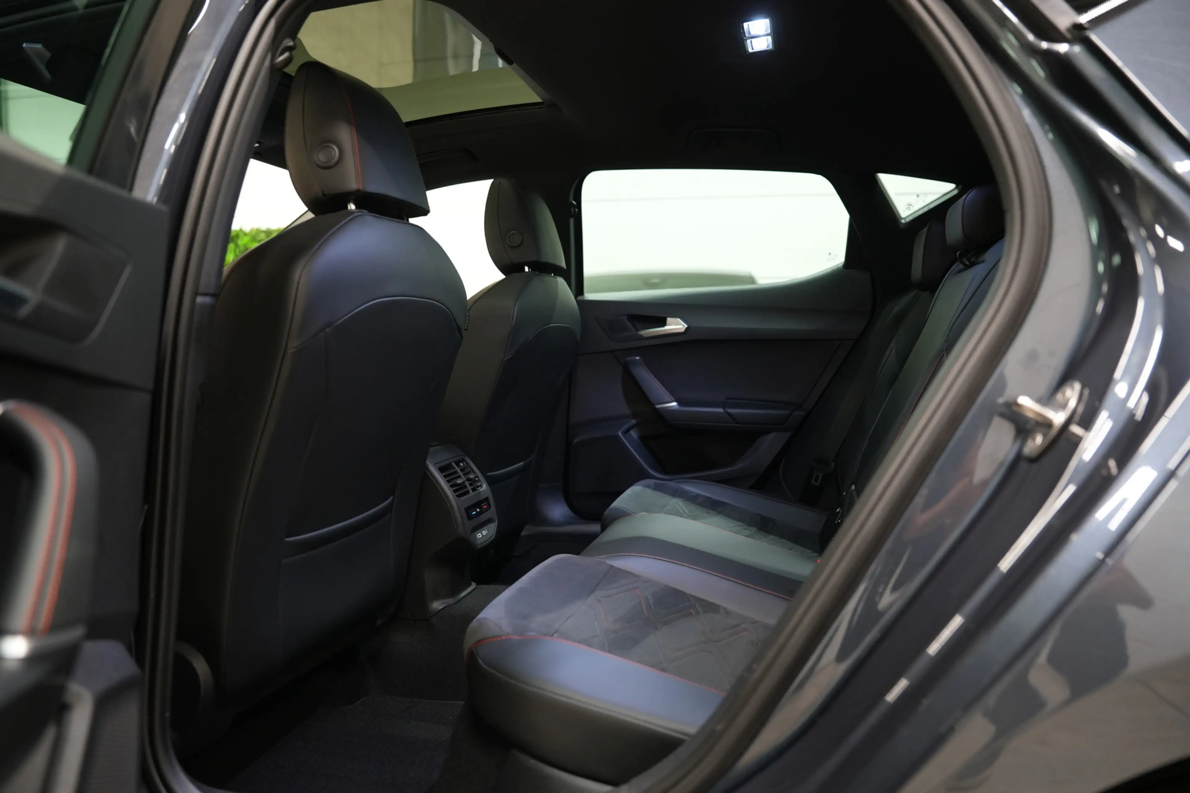 SEAT Leon 1.4 TSI eHybrid PHEV FR 204PK * SoH 96% - Pano - M — photo 18