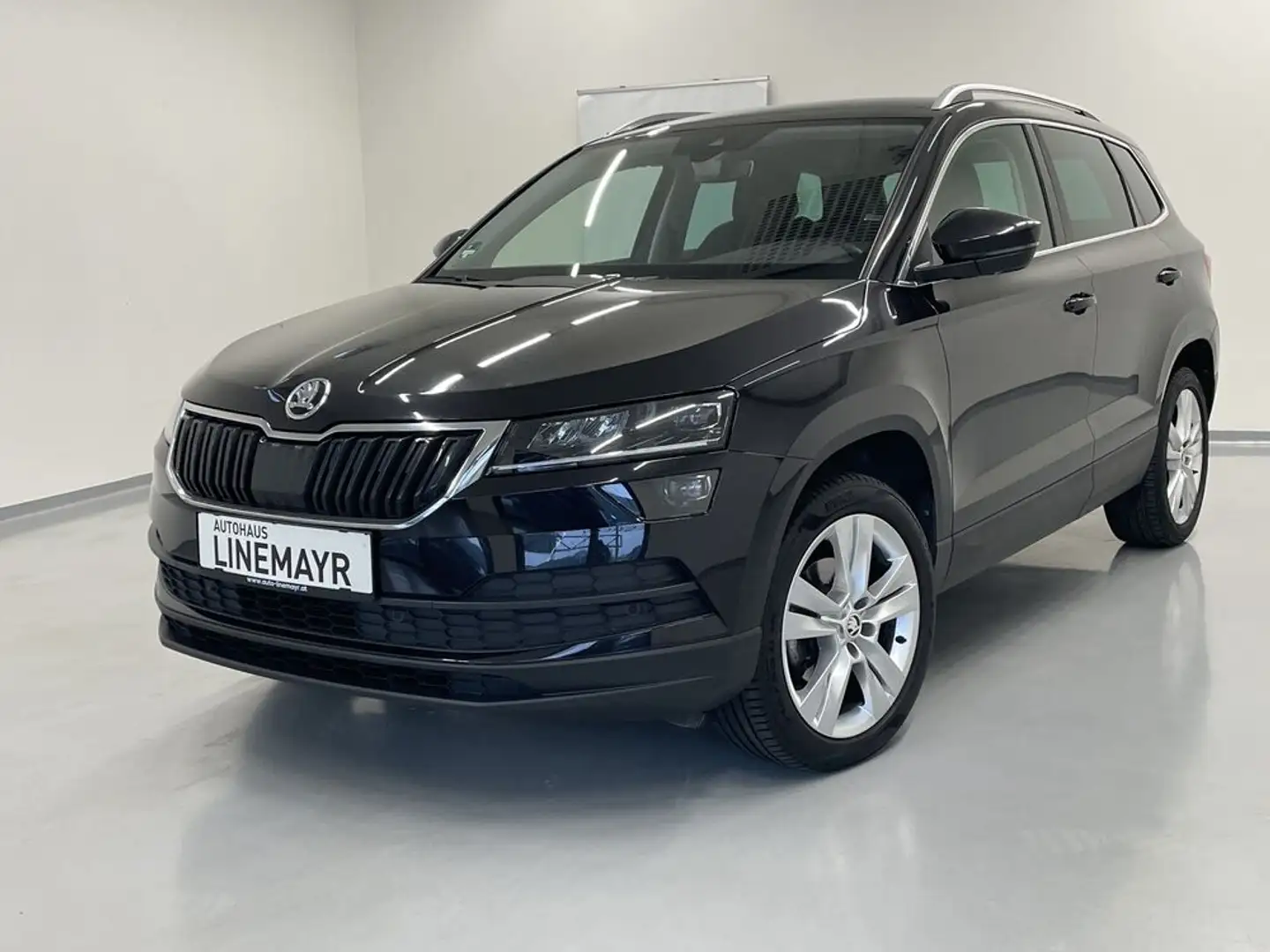 Skoda Karoq Style 1,6 TDI Style LED,Navi, Leder, AHK Zwart - 1