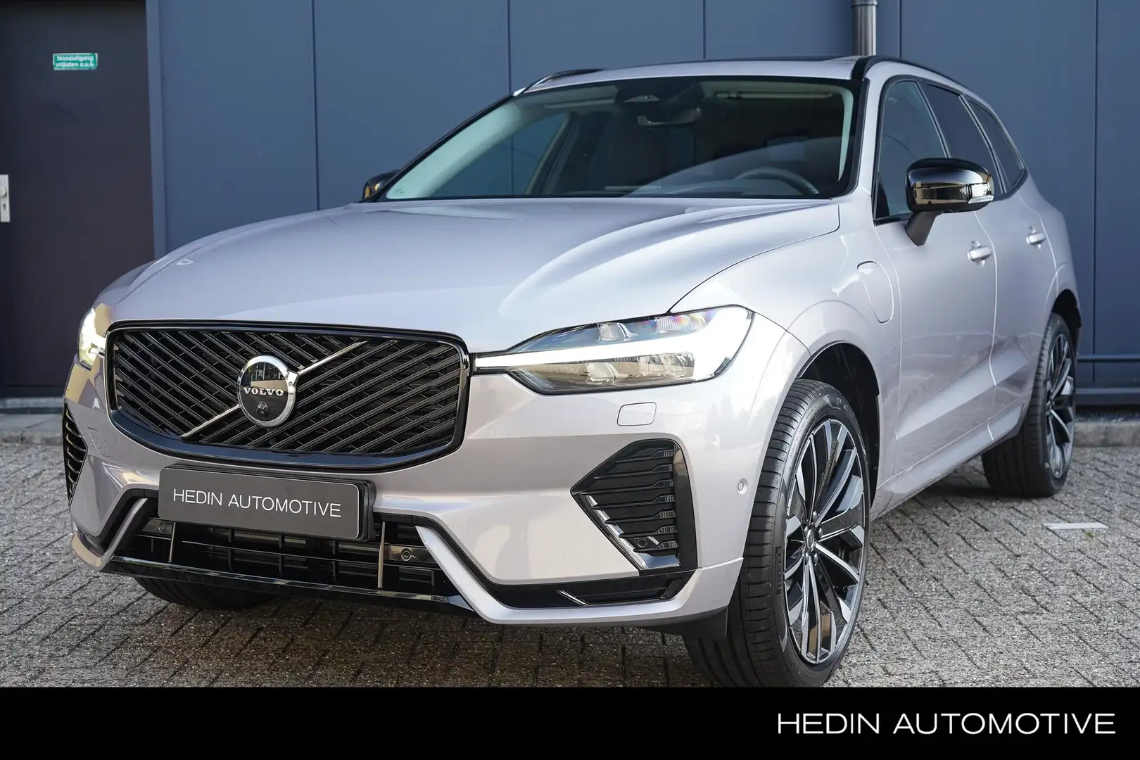 Volvo XC60 2.0 T6 Plug-in hybrid AWD Ultra Dark | 21 inch vel Zilver - 1