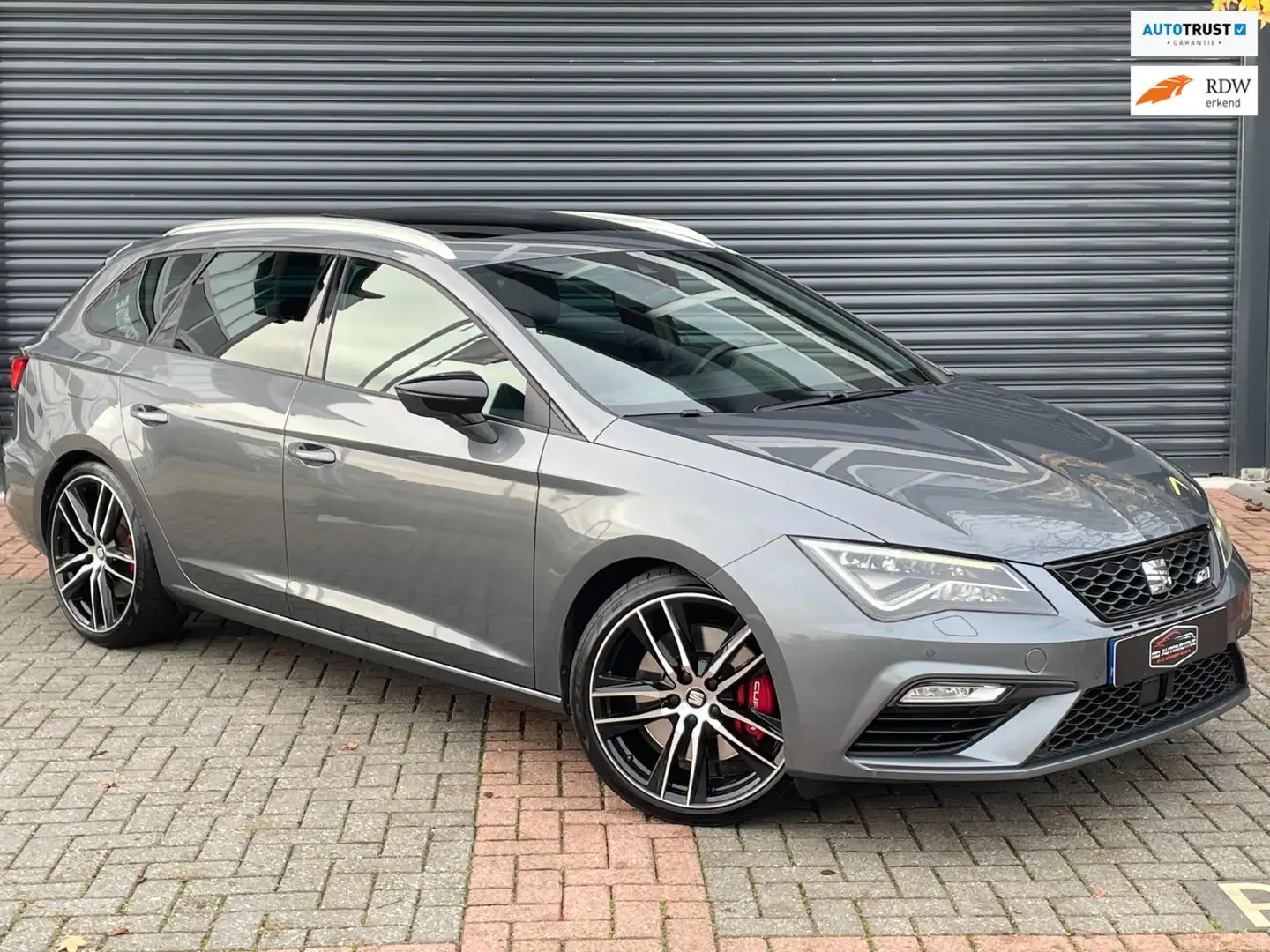 SEAT Leon ST 2.0 TSI CUPRA 4DRIVE Pano | Camera | 370 PK | L Gris - 1