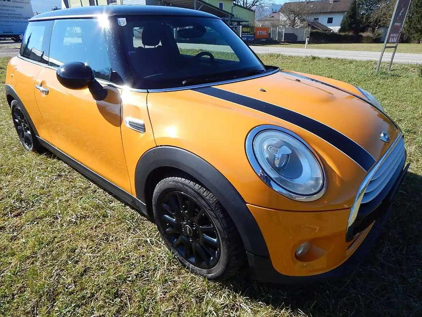 MINI Cooper Hatch COOPER, Erstbesitz Orange - 2