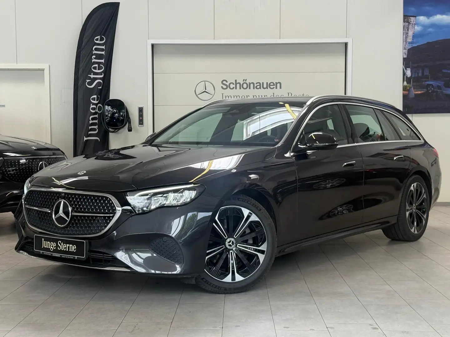 Mercedes-Benz E 220 d T PANO+AHK+DISTRONIC+19"+WINTERPKT+KEYLE Grau - 1