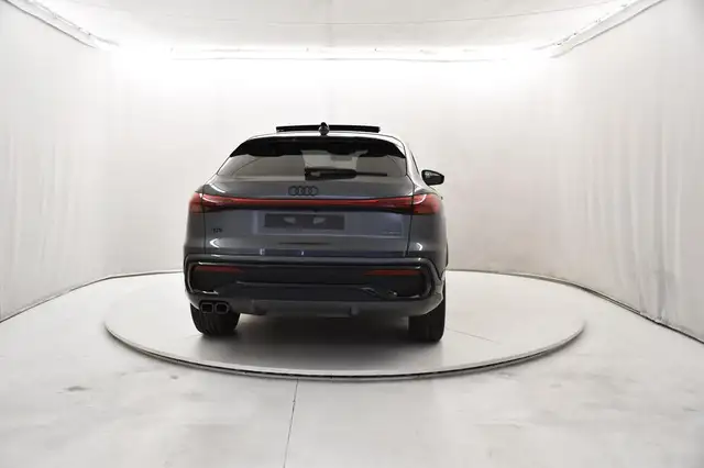 Audi Q5 view 5