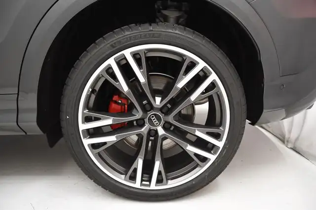 Audi Q5 view 6