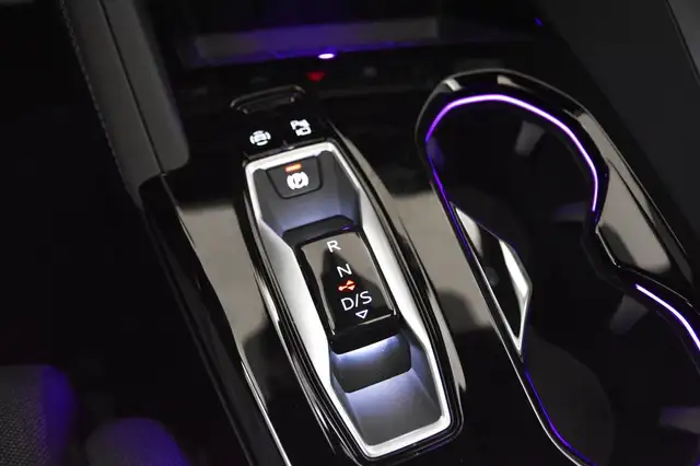Audi Q5 view 12