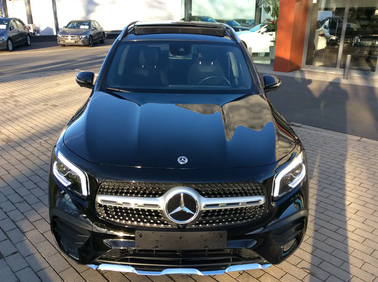Mercedes-Benz GLB 200 AMG Line * PANO * 360° * TREKH * DISTRONIC* DAB Černá - 1