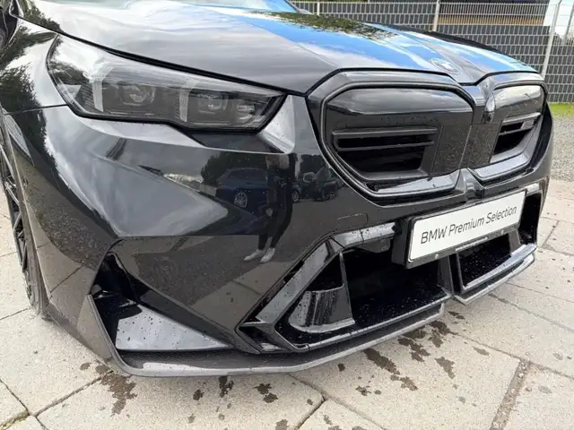 BMW M5 view 3