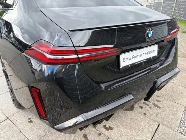 BMW M5 view 6