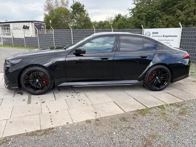 BMW M5 view 4