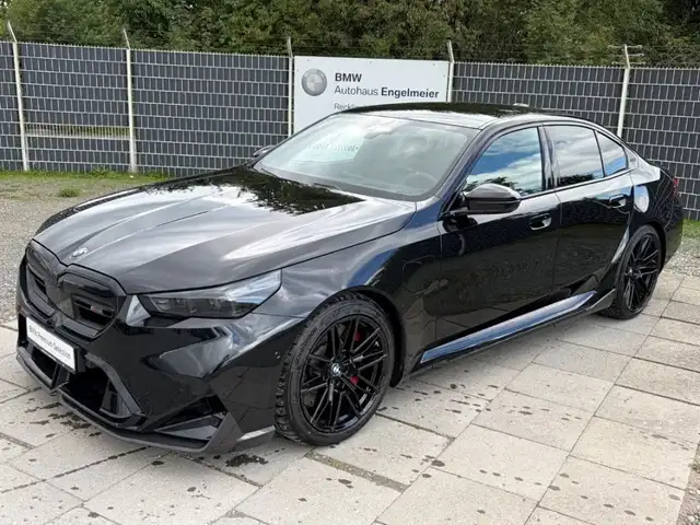 BMW M5 view 2