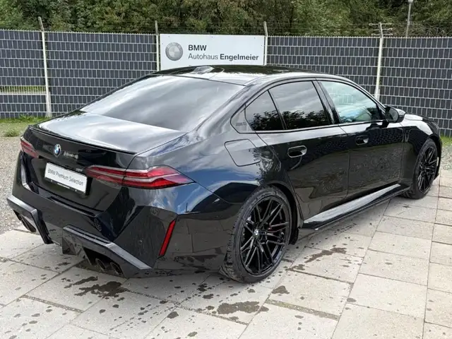 BMW M5 view 5