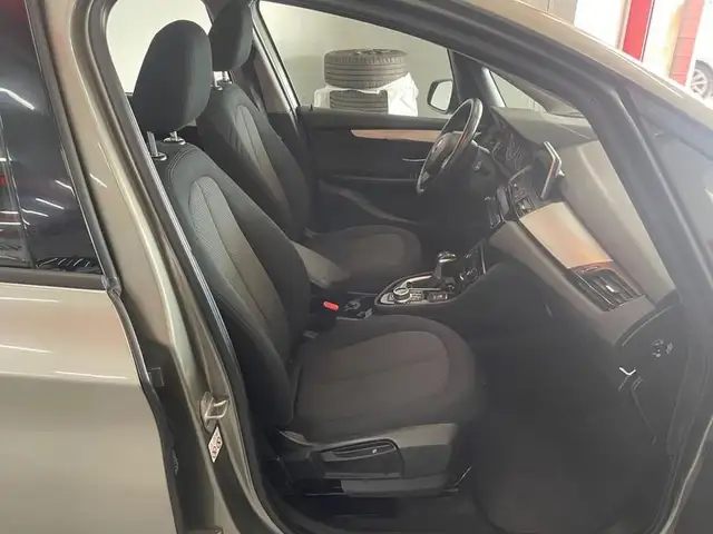BMW 2 Series view 8
