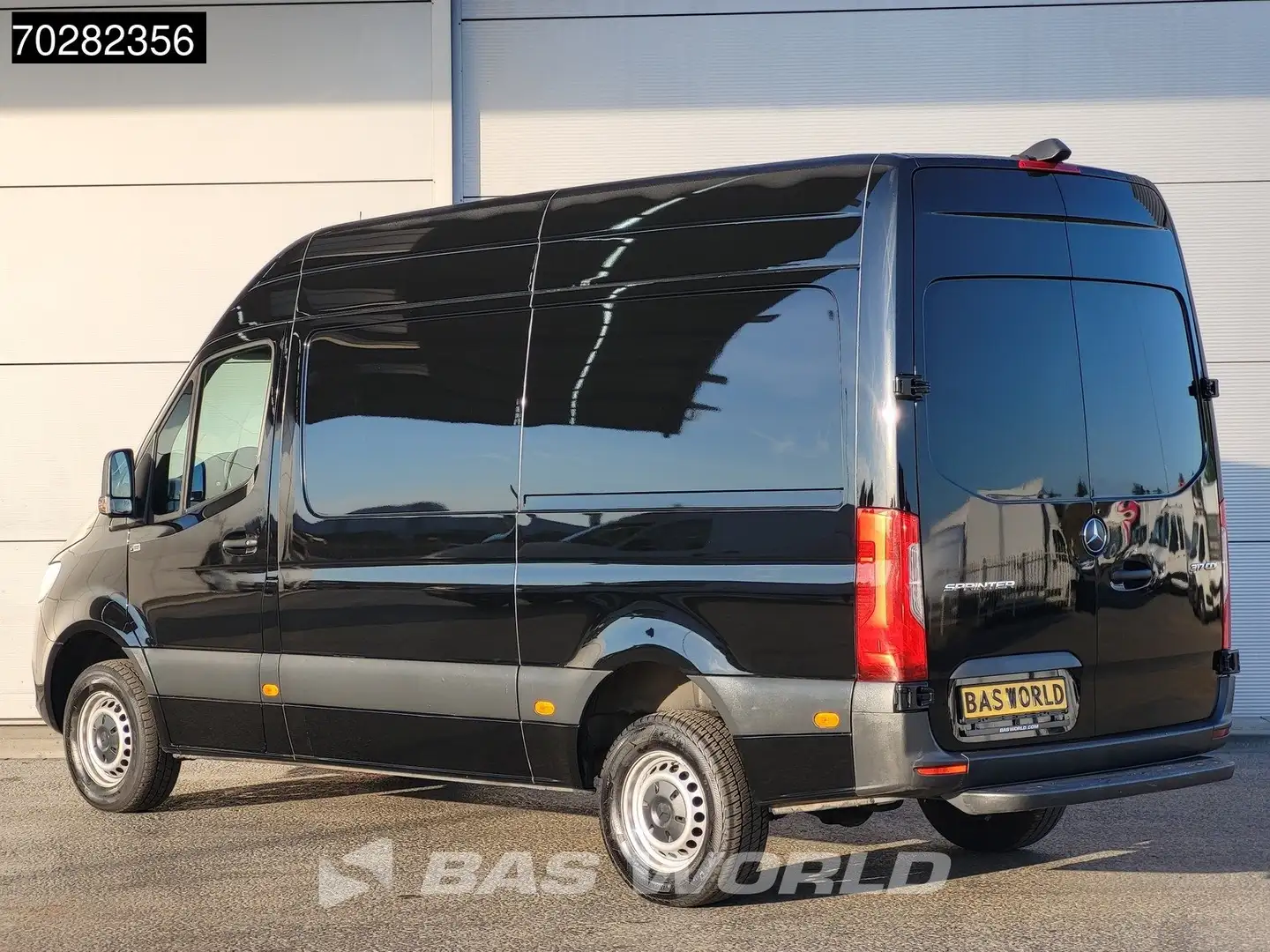 Mercedes-Benz Sprinter 317 CDI Automaat L2H2 170PK Airco Camera MBUX Euro Zwart - 2