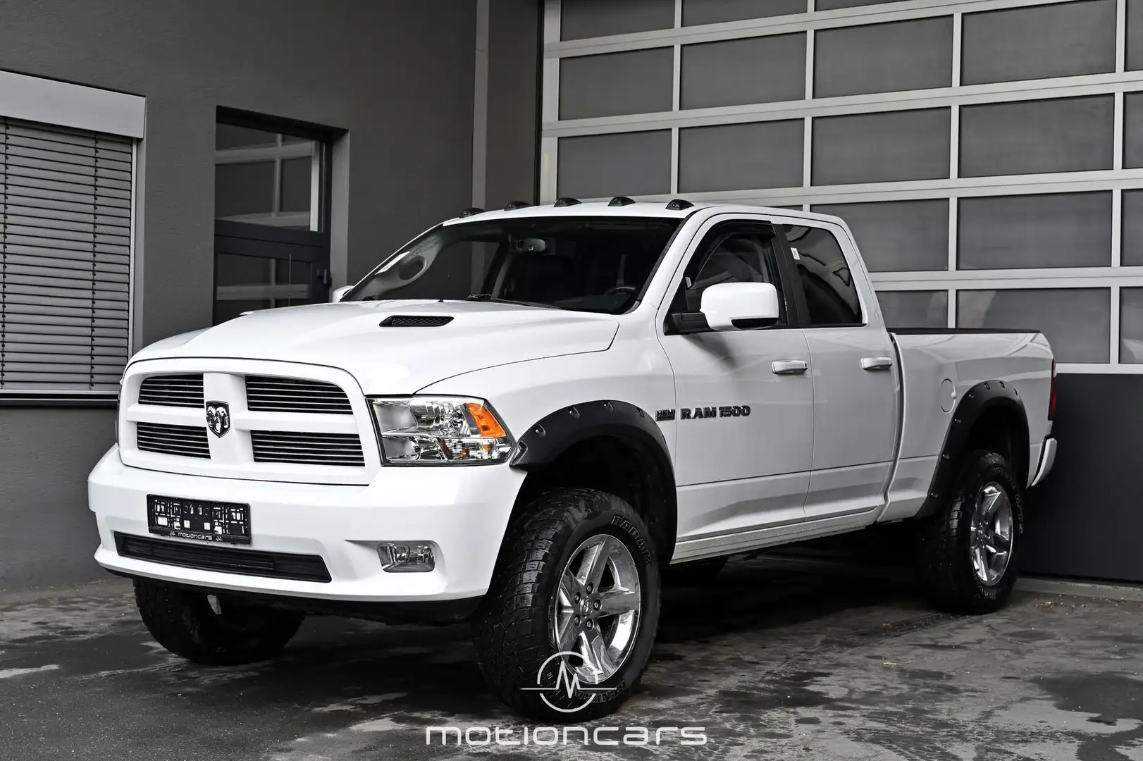 Dodge RAM 1500 Sport 4x4 HEMI 5,7 Liter Weiß - 1