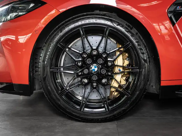 BMW M4 view 4