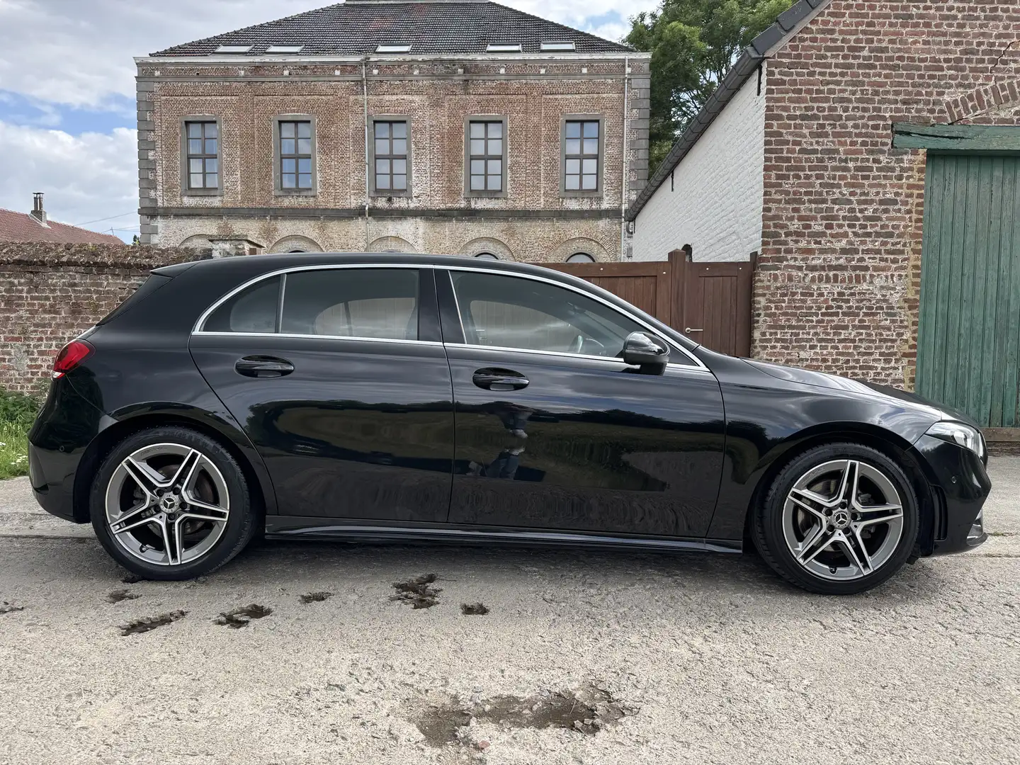 Mercedes-Benz A 200 A 200 AMG PACK (EU6AP) *CAM*GPS*CAPLAY* Zwart - 2