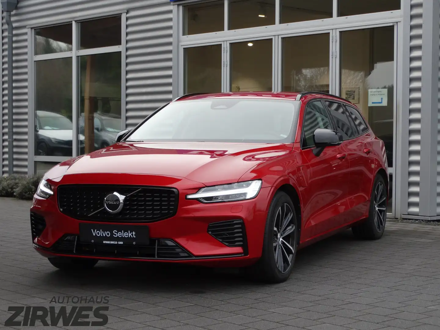 Volvo V60 Plus Dark Recharge Plug-In Hybrid T6 AWD Rot - 1