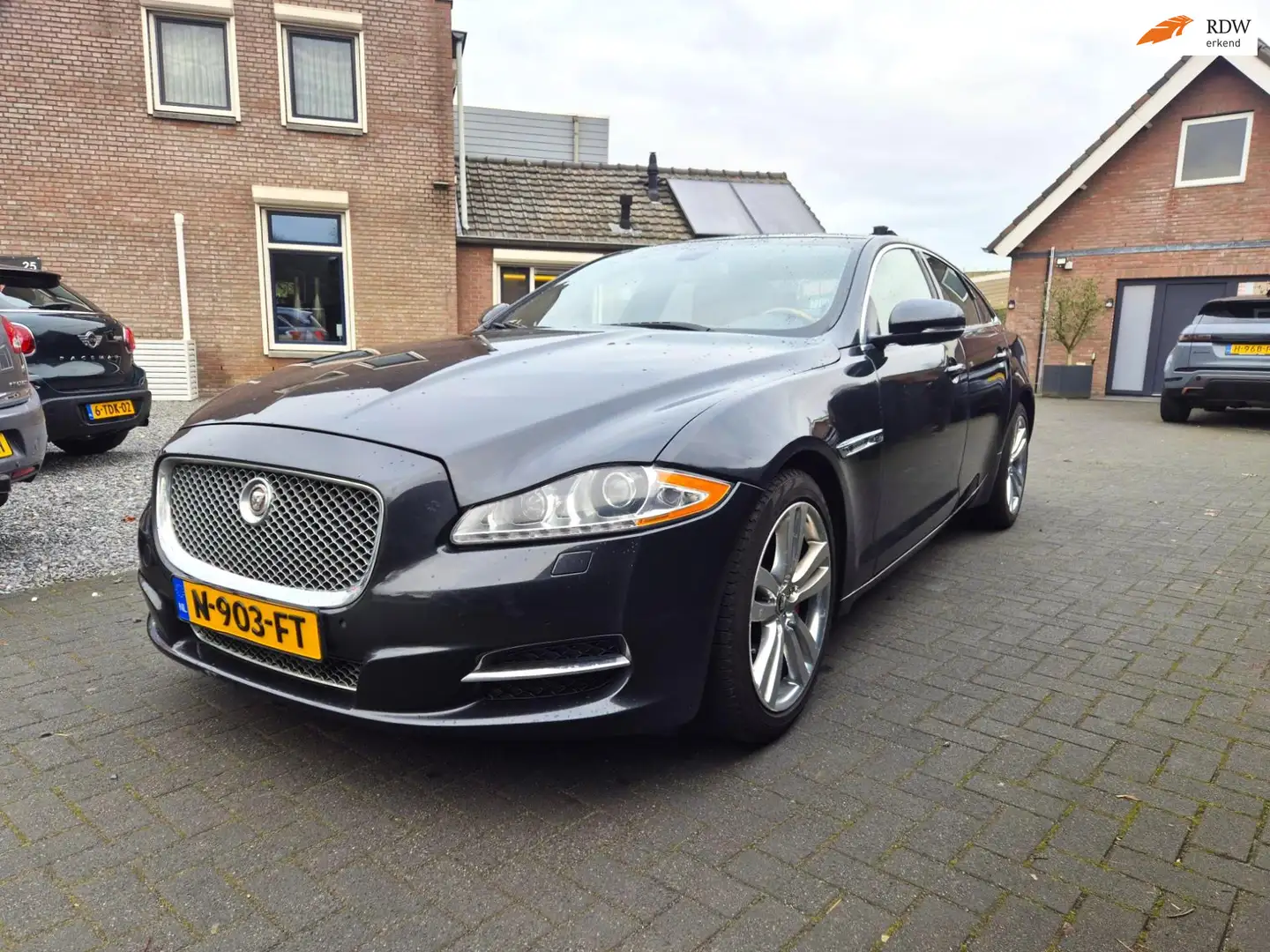 Jaguar XJ 5.0 V8 Portfolio Automaat Panorama dak Navi Clima Grau - 1