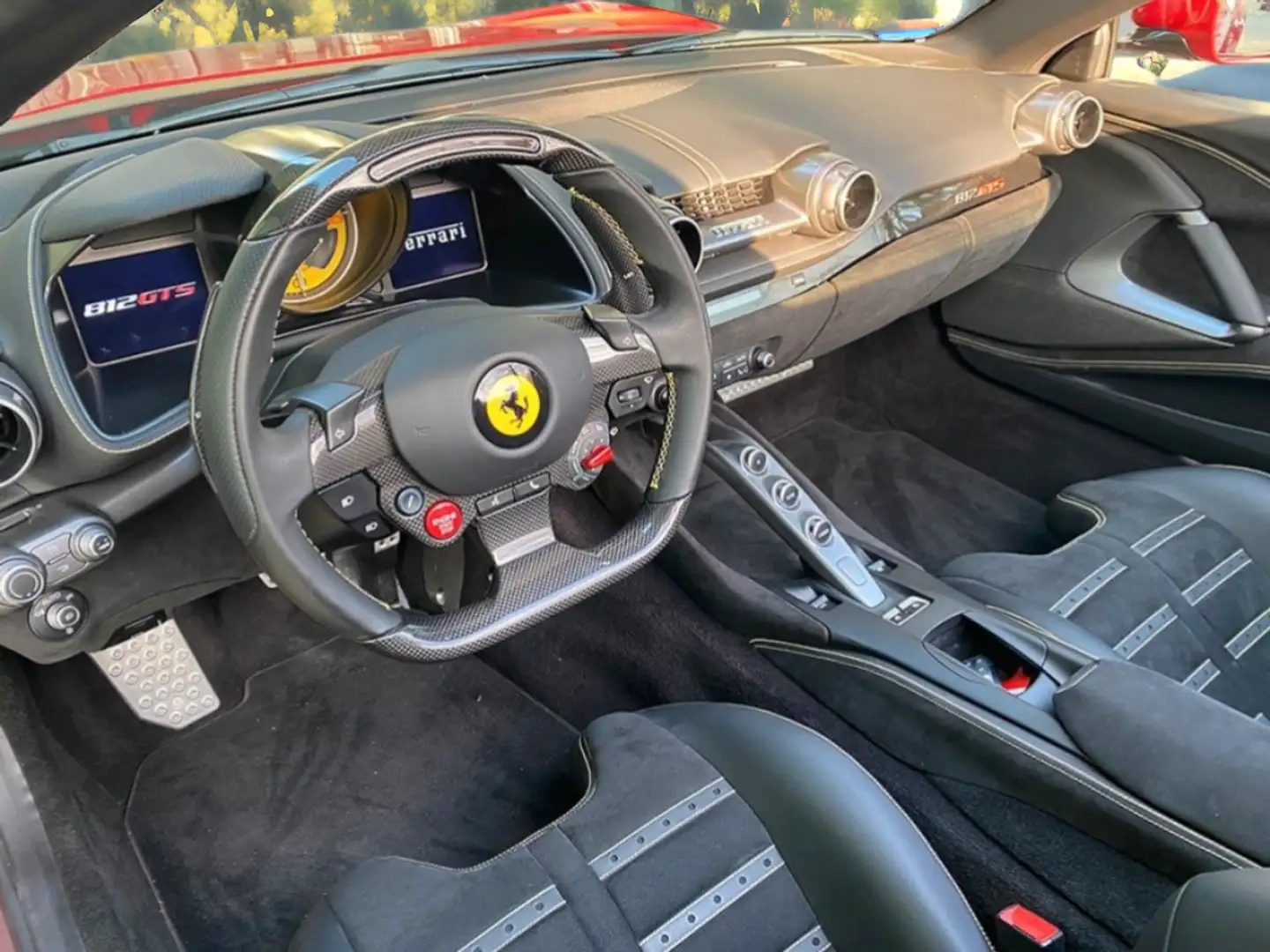Ferrari 812 GTS Rojo - 2