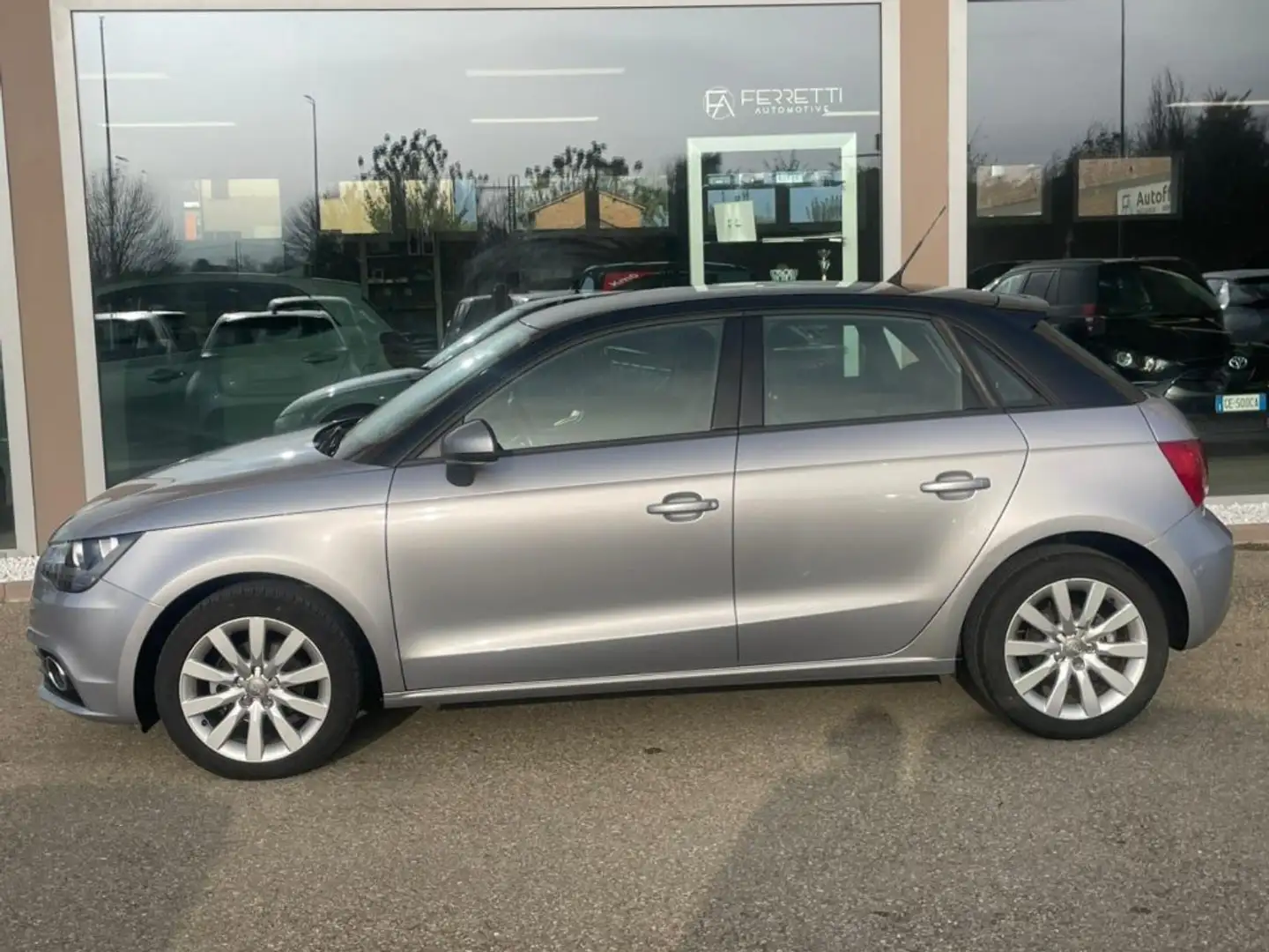 Audi A1 SPB 1.6 TDI Attraction Argento - 2